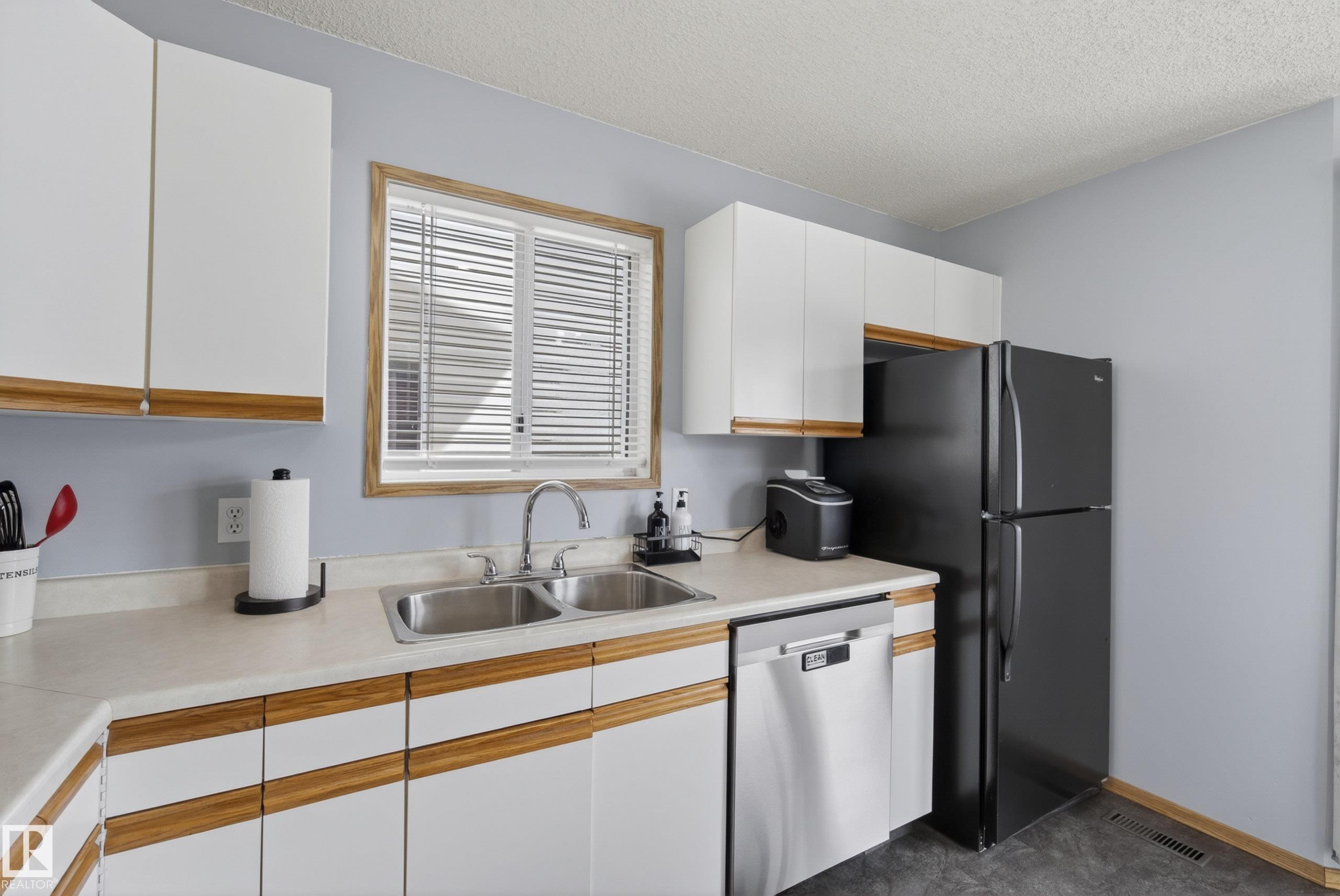 https://zimg.paragon.ice.com/ParagonImages/Property/PM/RAE/225401372/15/0/0/26963758bf673f20bc032c1748b57be2/1/e303de4161a73d7d7994e88a3e3a9619/225401372-ff3dd658-b57d-410c-a8cc-fc18a01591ff.JPG