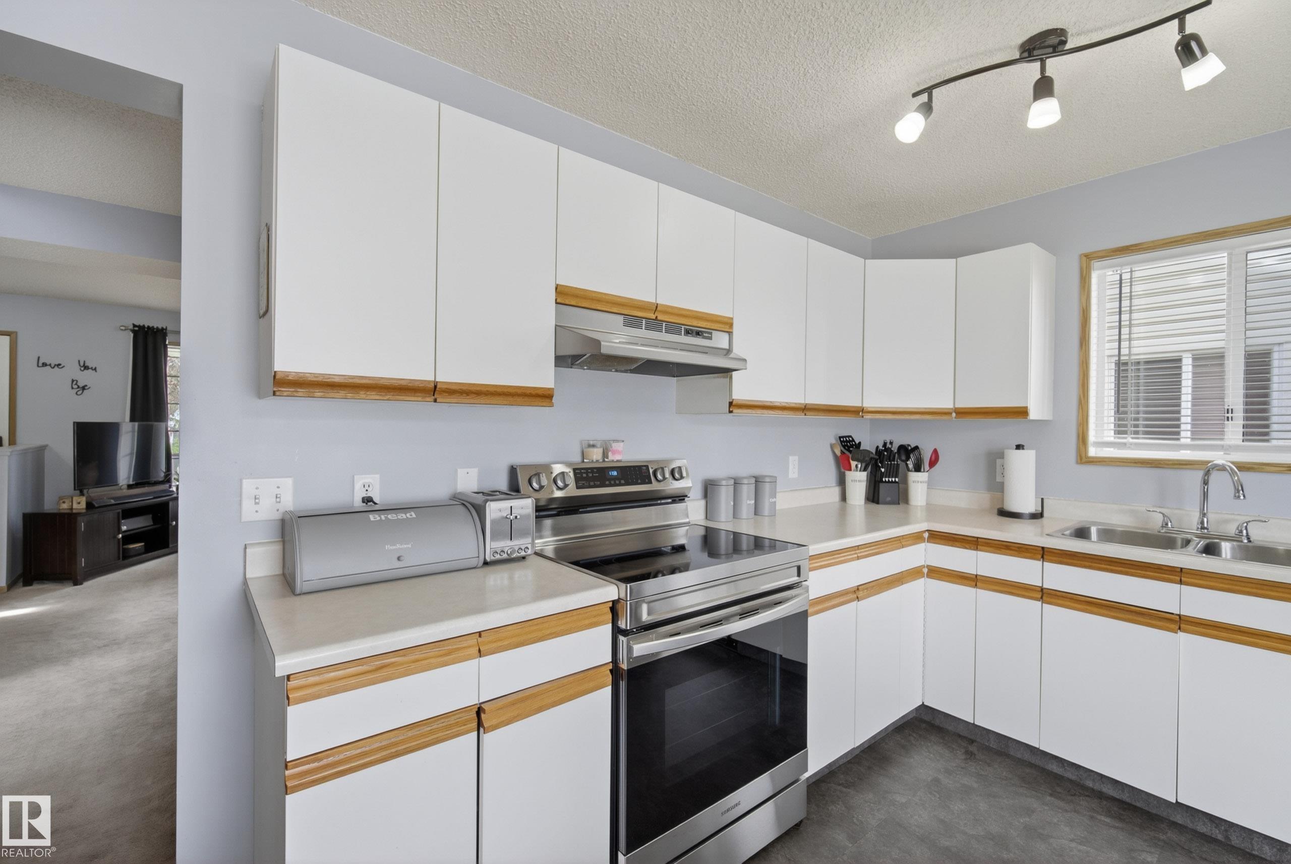 https://zimg.paragon.ice.com/ParagonImages/Property/PM/RAE/225401372/16/0/0/ce6a16045a03703b323d405b96eb6d06/1/e303de4161a73d7d7994e88a3e3a9619/225401372-1187d542-4022-4235-b171-a555190776af.JPG