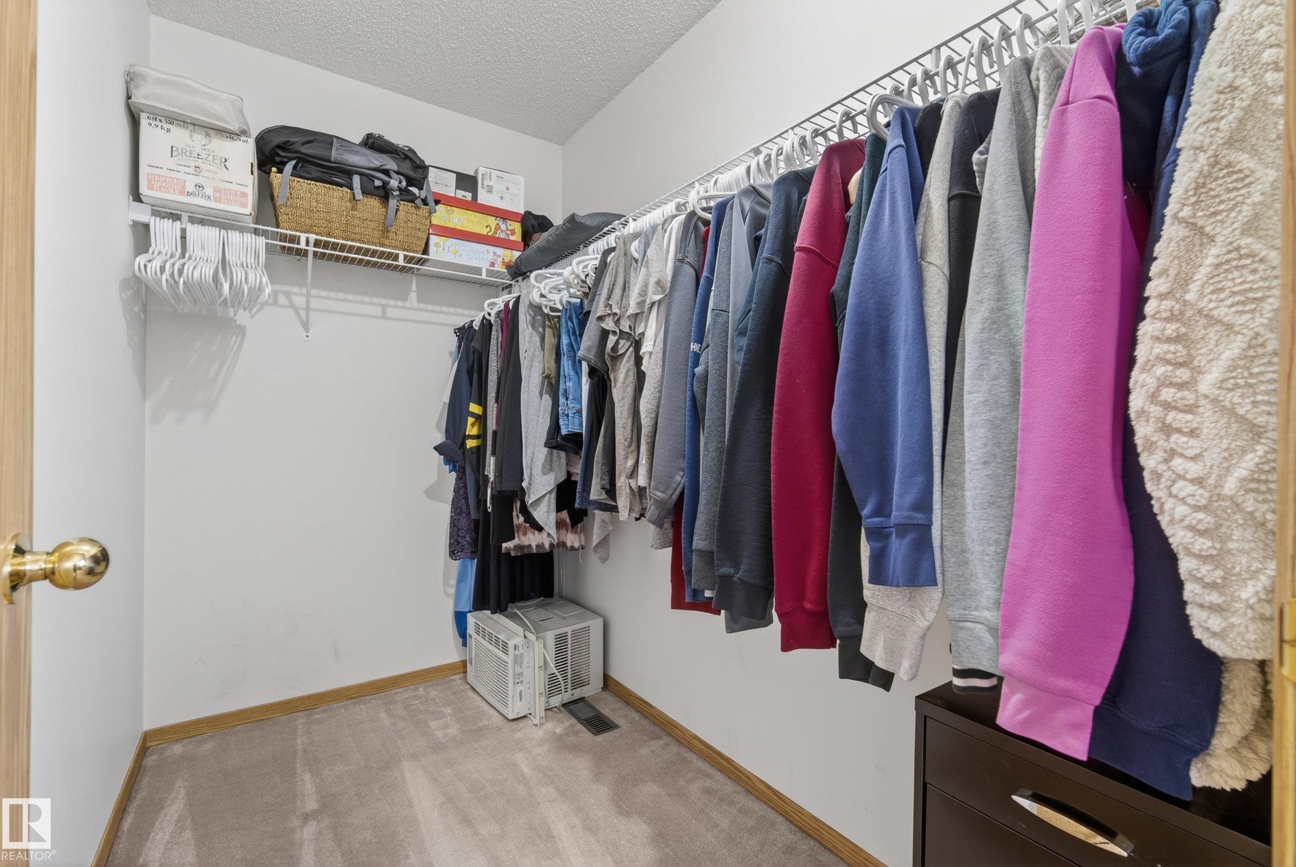https://zimg.paragon.ice.com/ParagonImages/Property/PM/RAE/225401372/28/0/0/cddc76b614131bbc97e1d58ebdaba94c/1/e303de4161a73d7d7994e88a3e3a9619/225401372-d96f97d5-2814-4701-8888-ab52995ce169.JPG