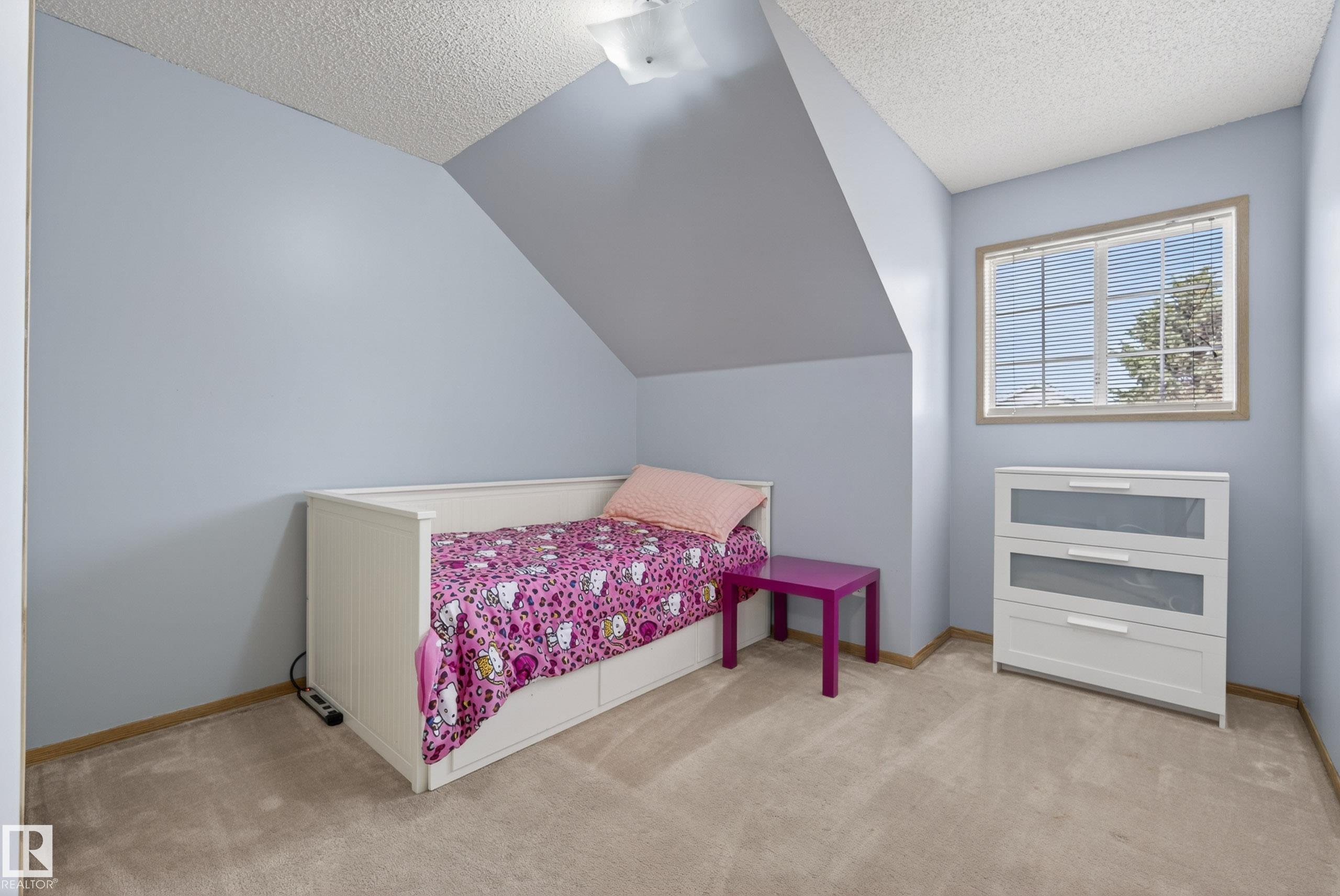 https://zimg.paragon.ice.com/ParagonImages/Property/PM/RAE/225401372/29/0/0/41eda49939a79dcdbbd62466579734cb/1/e303de4161a73d7d7994e88a3e3a9619/225401372-a0571d77-d1f2-4e63-adcd-12246b6b828e.JPG