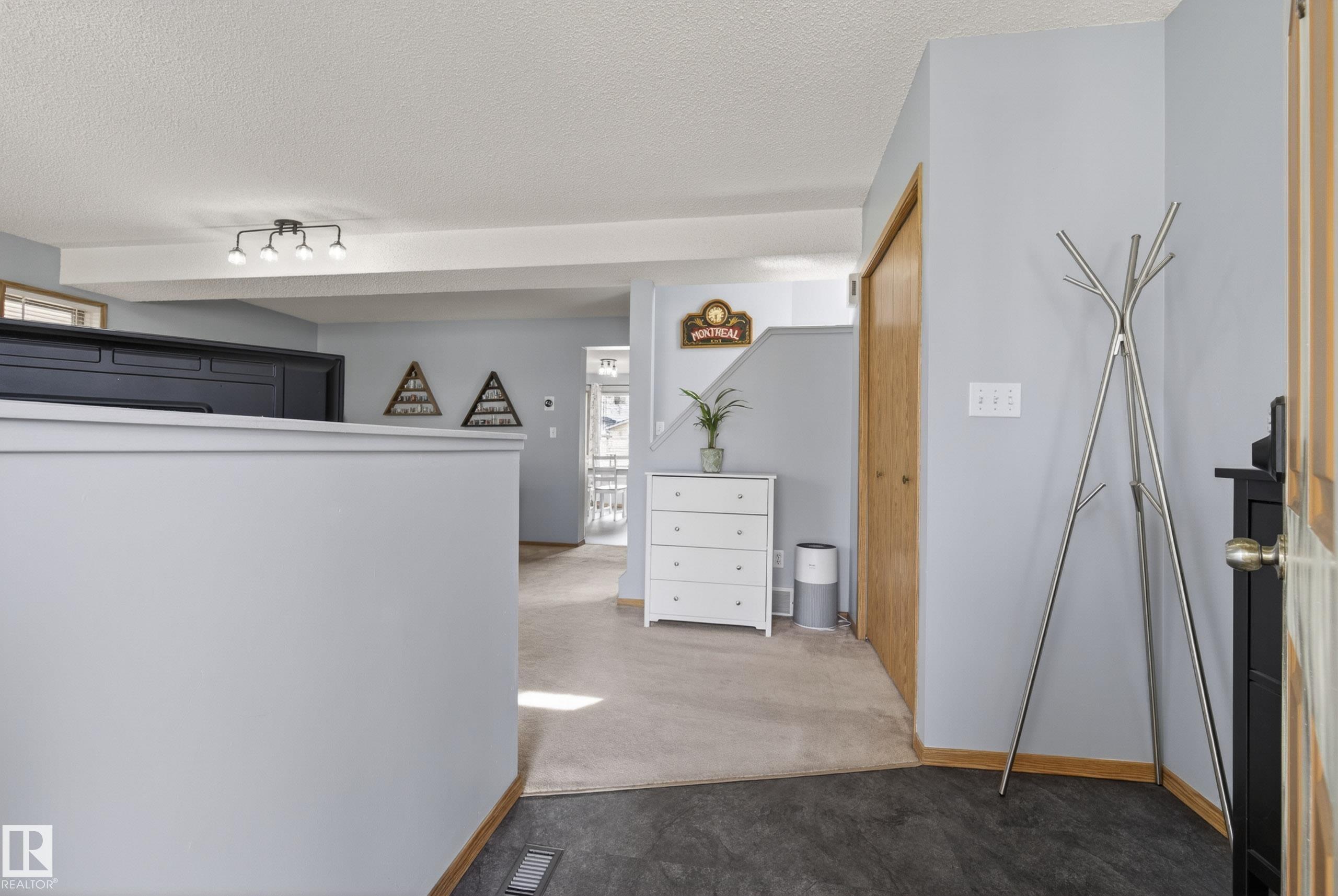 https://zimg.paragon.ice.com/ParagonImages/Property/PM/RAE/225401372/6/0/0/a78443ad7d49306882a86665ca931394/1/e303de4161a73d7d7994e88a3e3a9619/225401372-51cbc2b3-7f71-4b84-a55d-3128add244ac.JPG