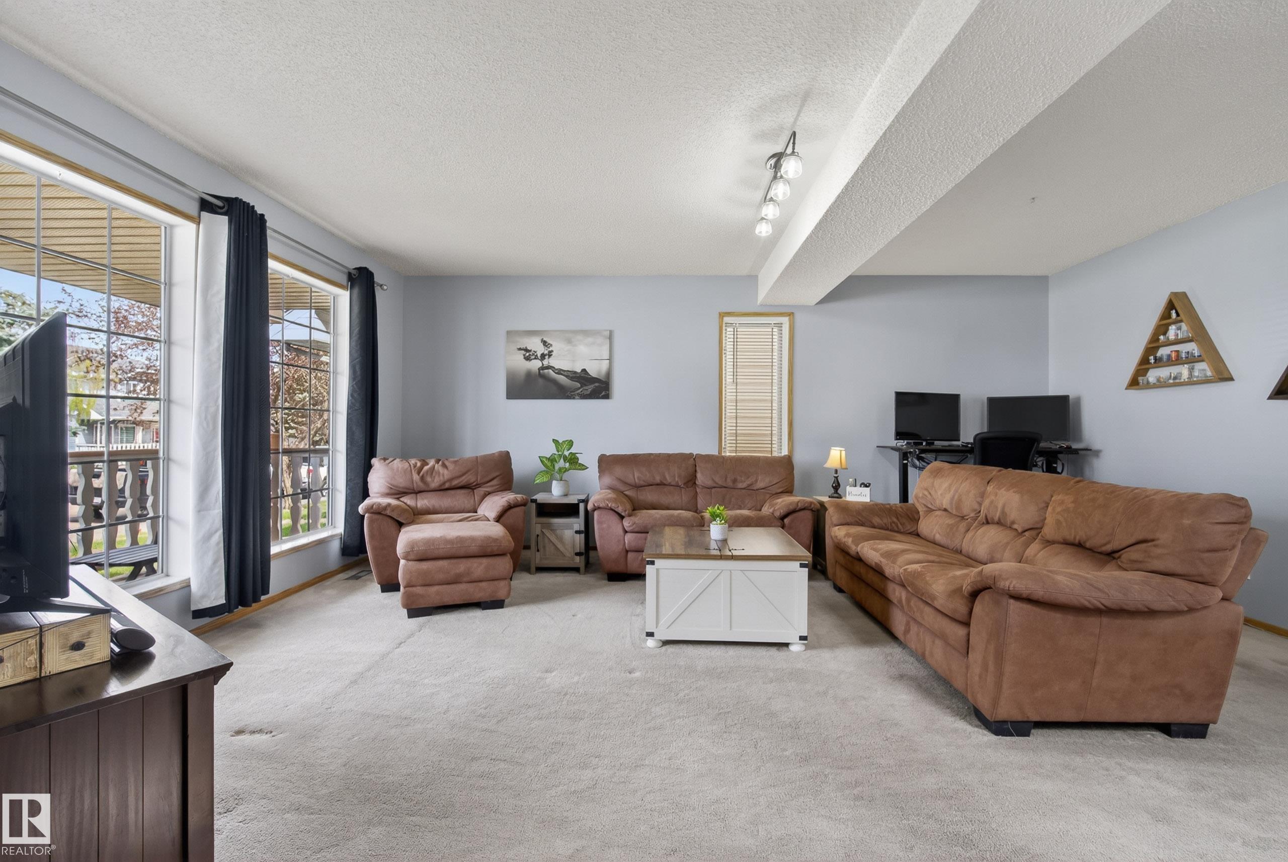 https://zimg.paragon.ice.com/ParagonImages/Property/PM/RAE/225401372/8/0/0/ac63e0bce7bae747717c7c3f8ac4a93d/1/e303de4161a73d7d7994e88a3e3a9619/225401372-56370a2f-7a3e-49f3-8f9e-0d377becc9b9.JPG