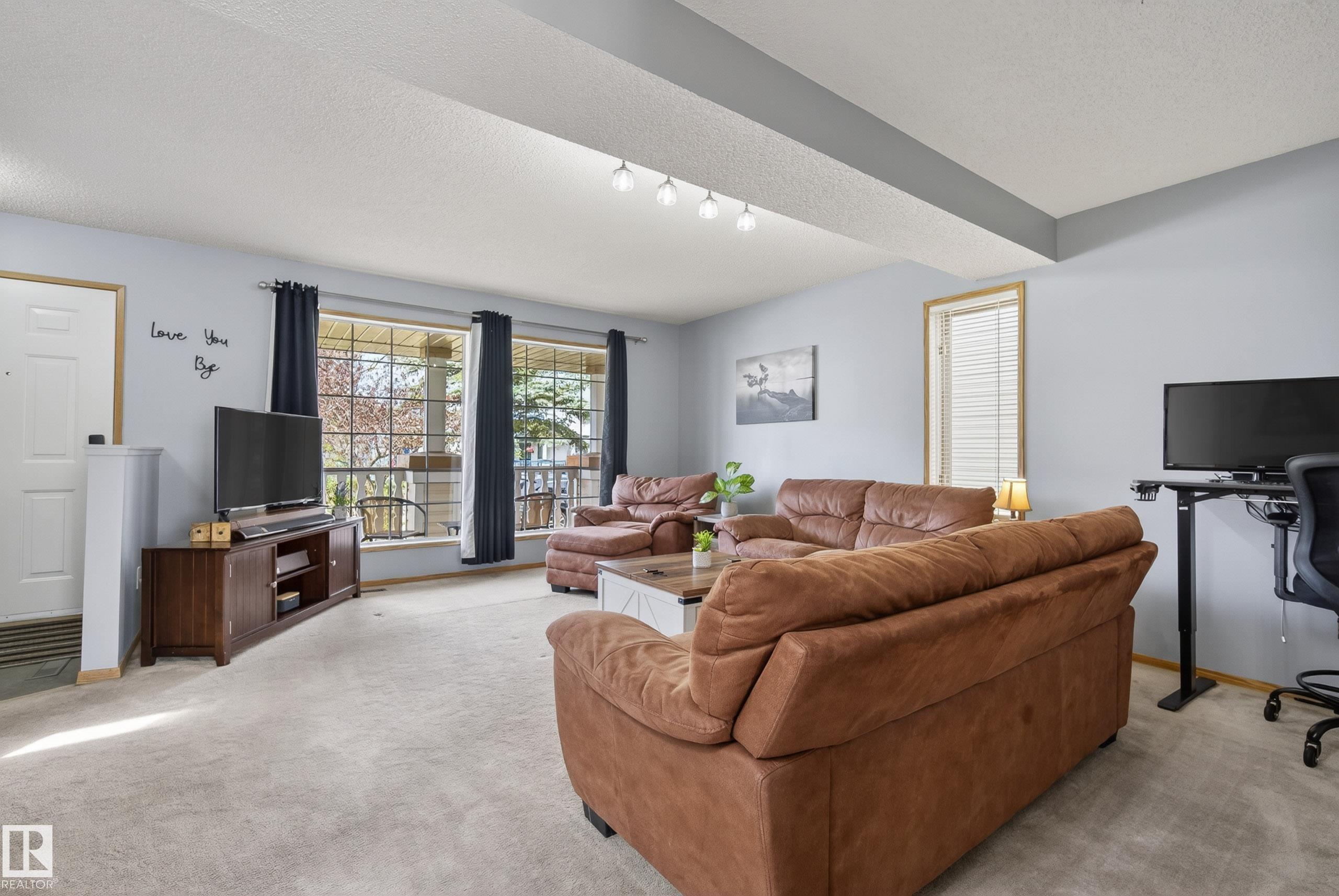 https://zimg.paragon.ice.com/ParagonImages/Property/PM/RAE/225401372/9/0/0/f7052eb3a4d3944dcfcf997164ba5fc4/1/e303de4161a73d7d7994e88a3e3a9619/225401372-88e7dc56-3902-4cca-8121-56e1c760a630.JPG