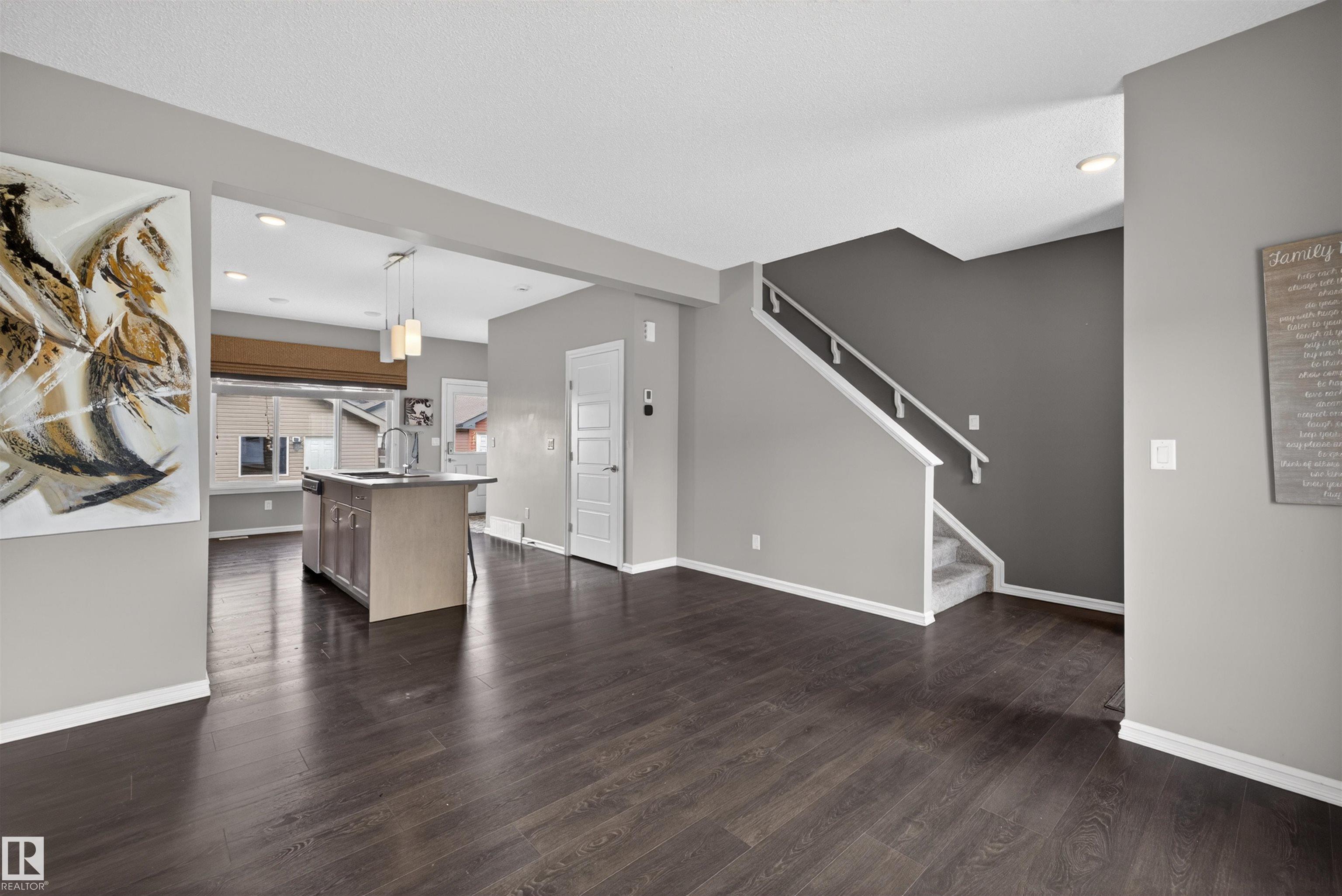 Photo 11 at 828 36 Avenue NW, Maple Crest, Edmonton