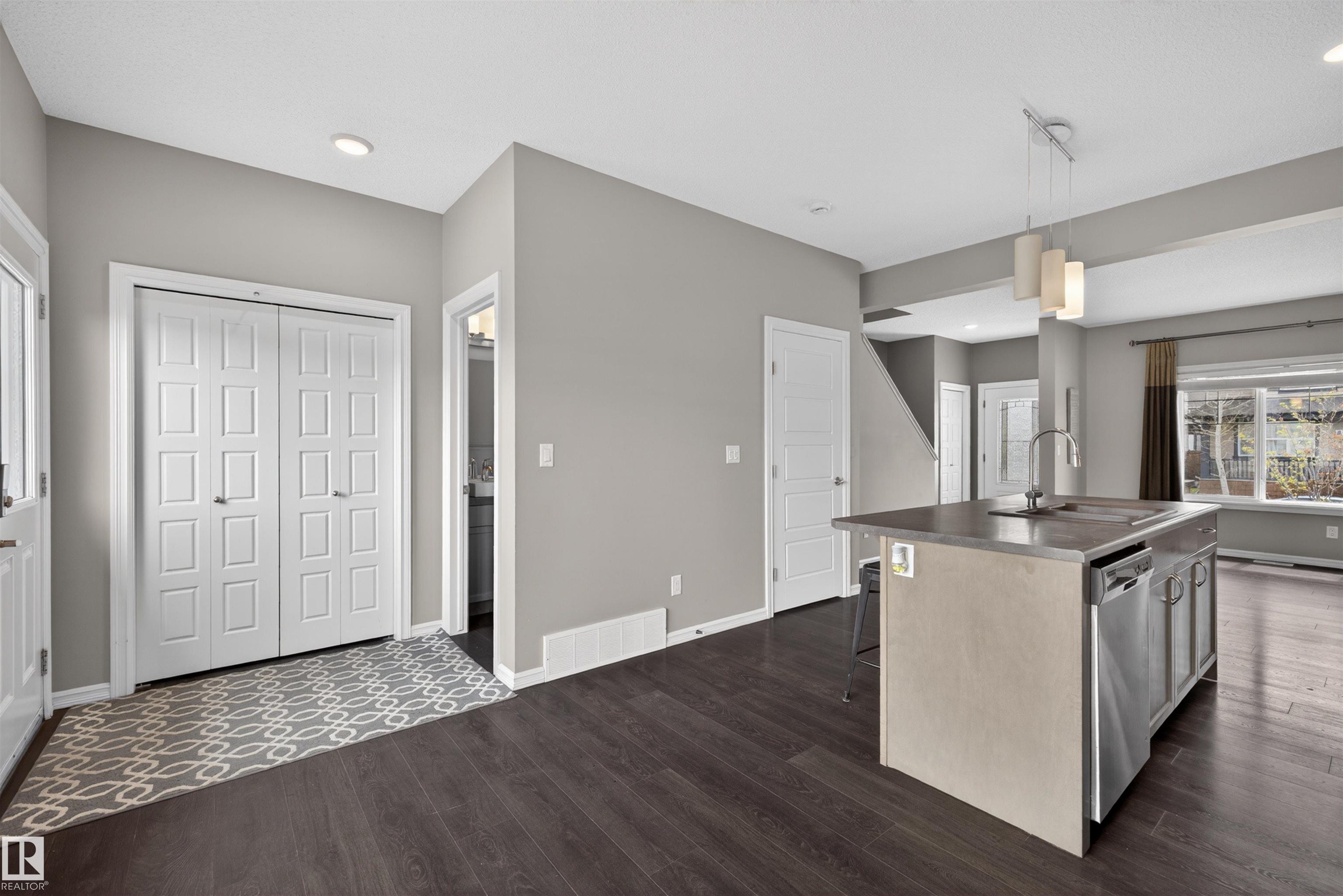 Photo 12 at 828 36 Avenue NW, Maple Crest, Edmonton