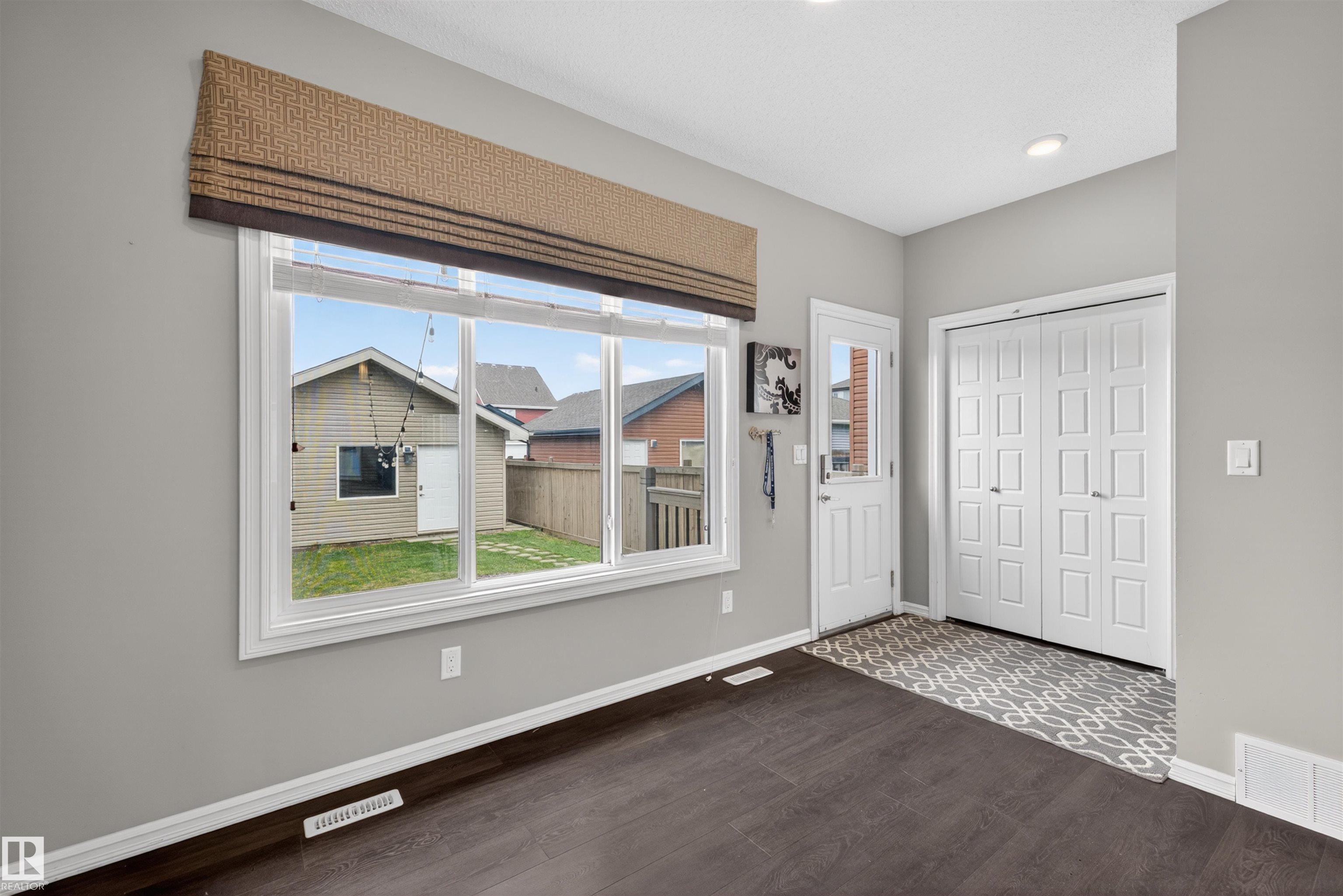 Photo 13 at 828 36 Avenue NW, Maple Crest, Edmonton