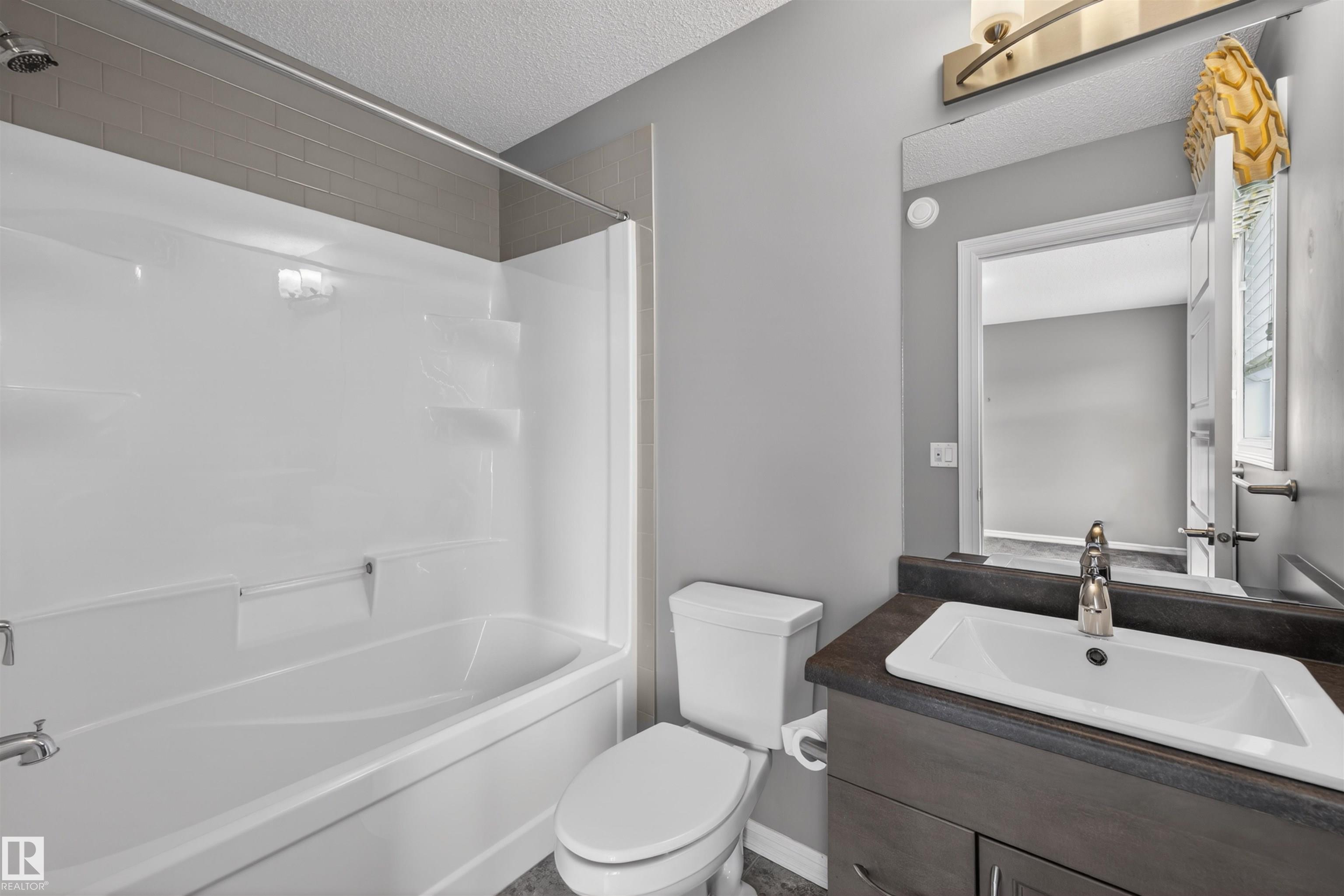 Photo 17 at 828 36 Avenue NW, Maple Crest, Edmonton