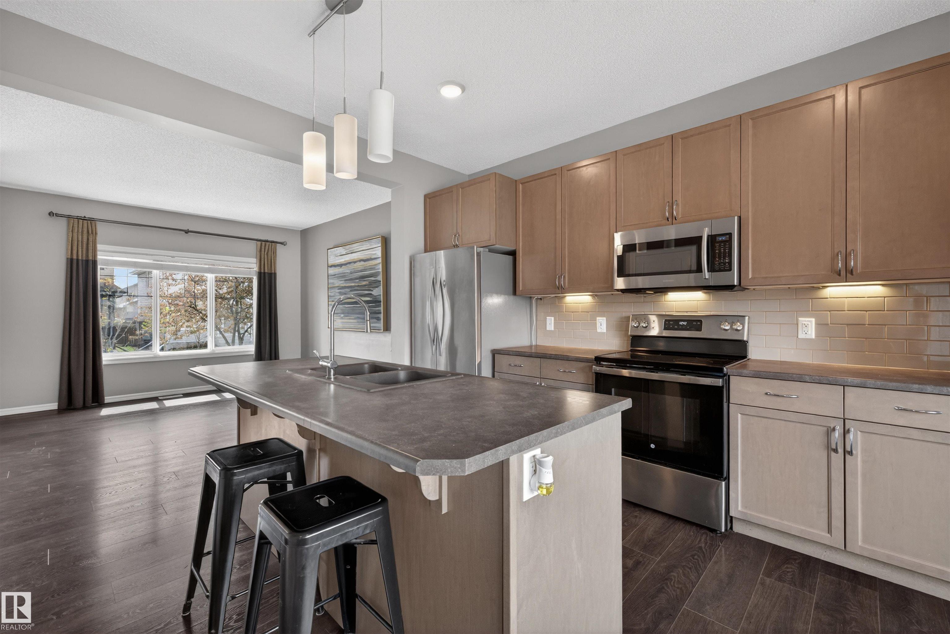 828 36 Avenue NW, Maple Crest, Edmonton