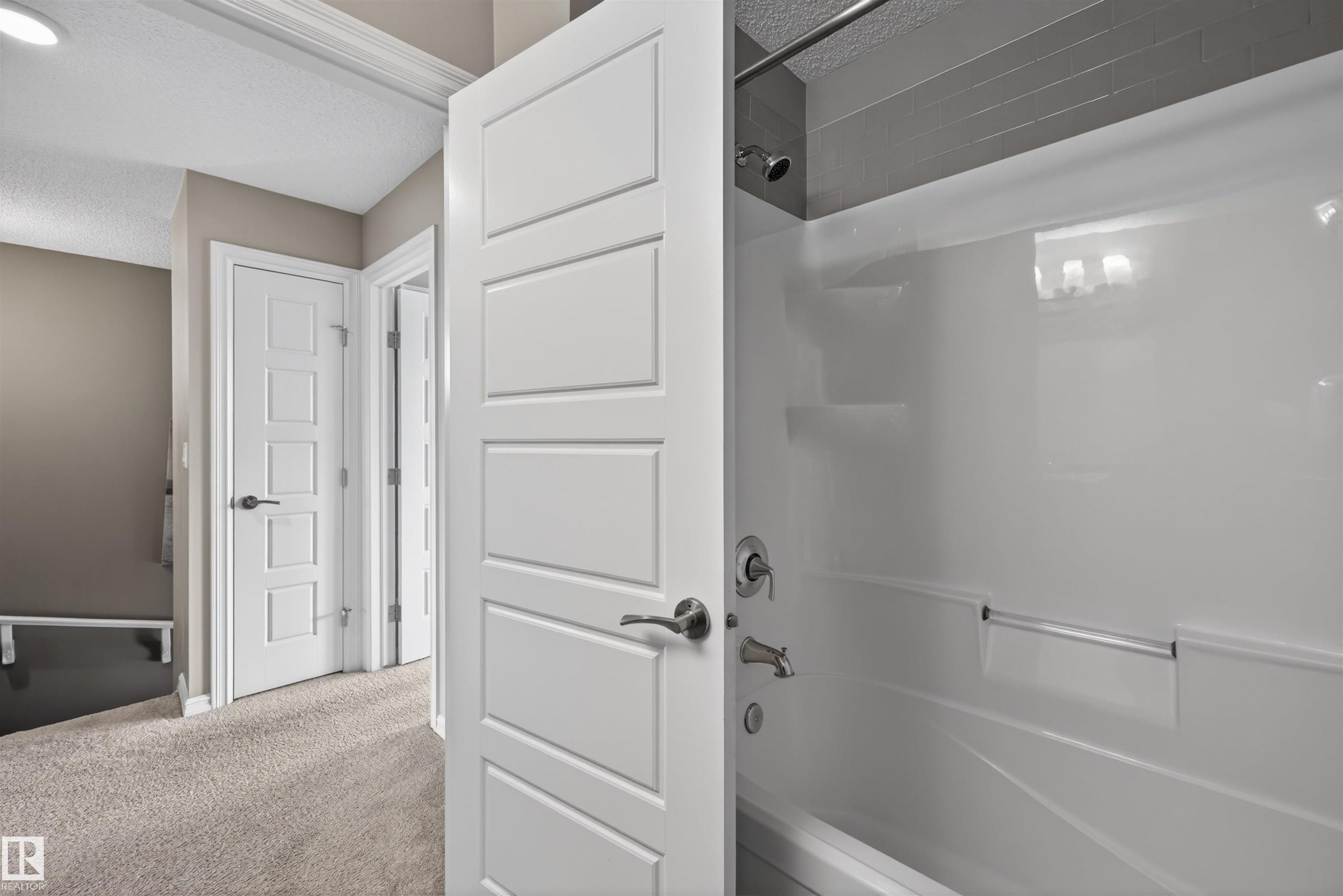 Photo 23 at 828 36 Avenue NW, Maple Crest, Edmonton