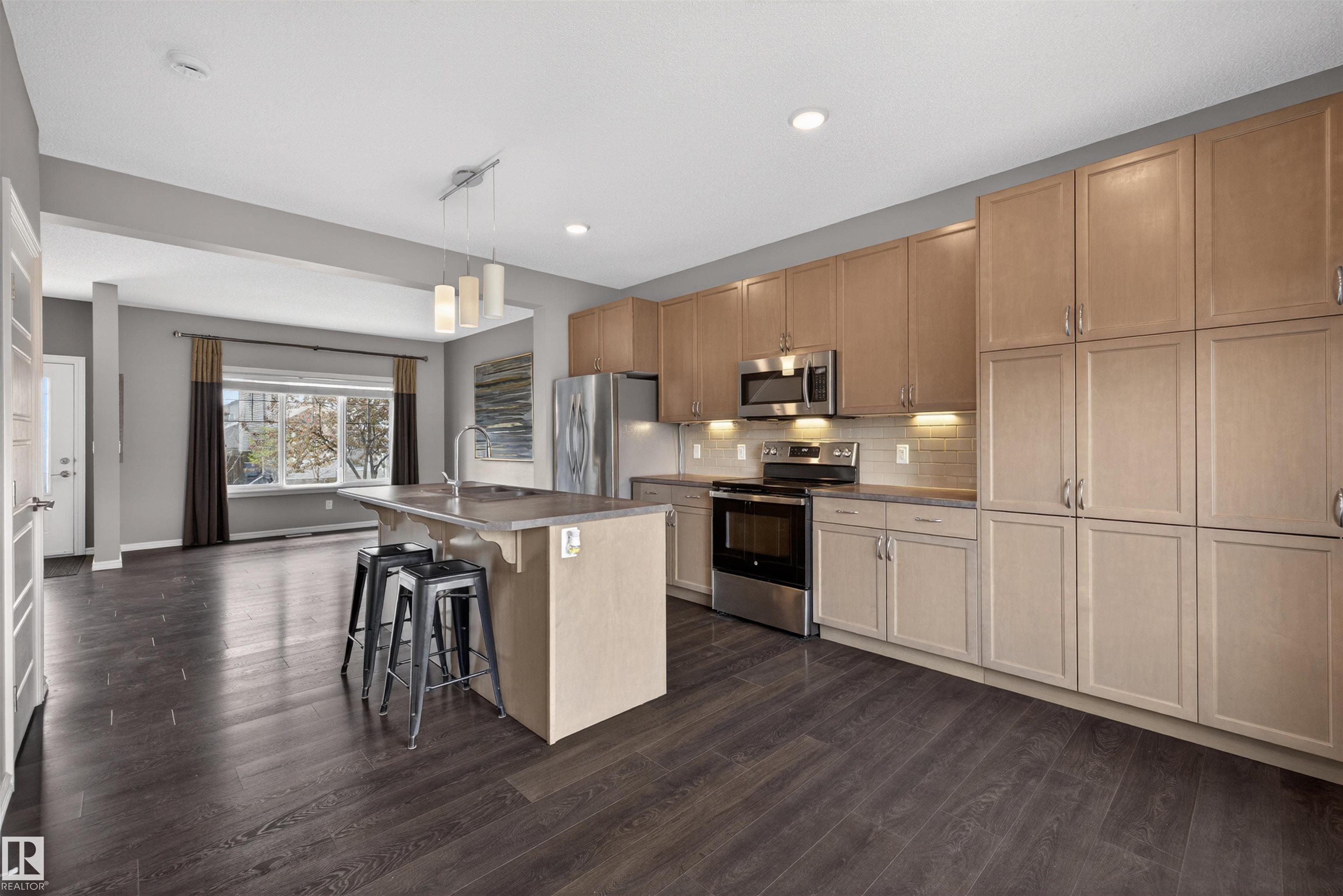 Photo 6 at 828 36 Avenue NW, Maple Crest, Edmonton
