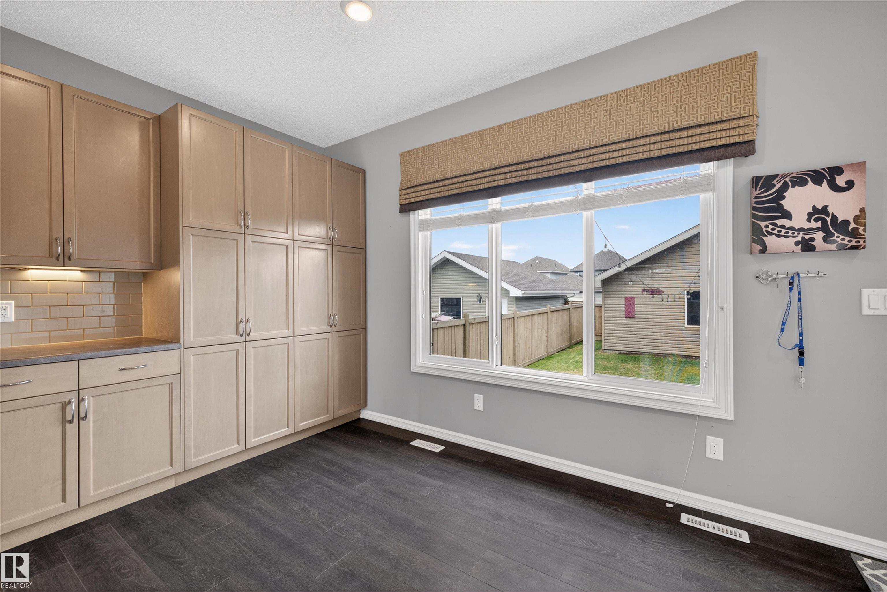 Photo 7 at 828 36 Avenue NW, Maple Crest, Edmonton