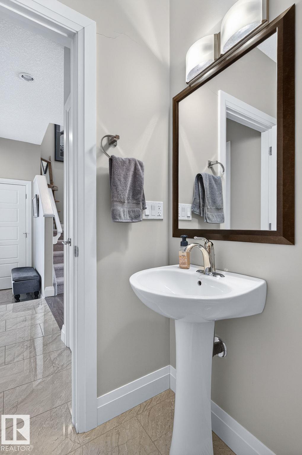 Photo 8 at 83 Sandalwood Place, Suntree, Leduc