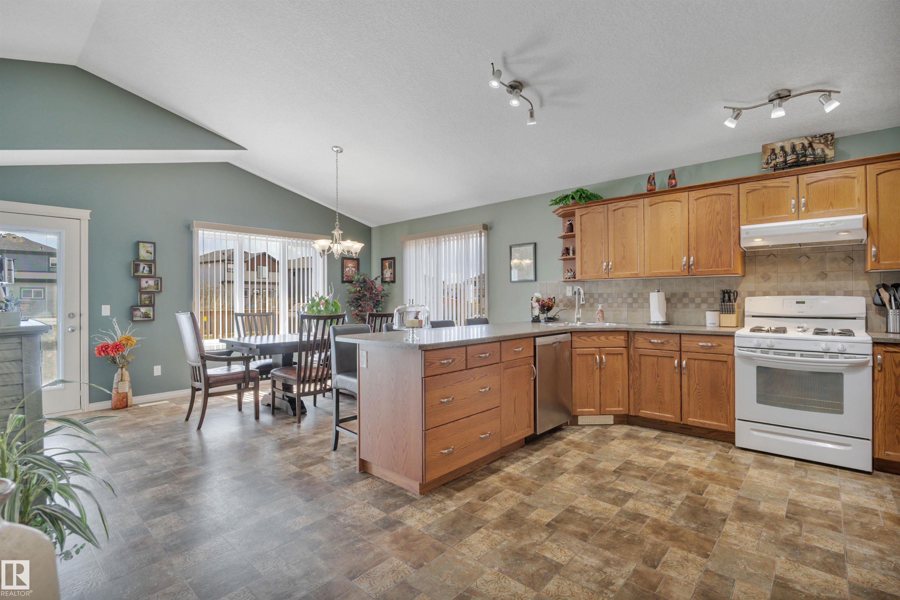 Photo 11 at 75 Walters Place, Windrose, Leduc