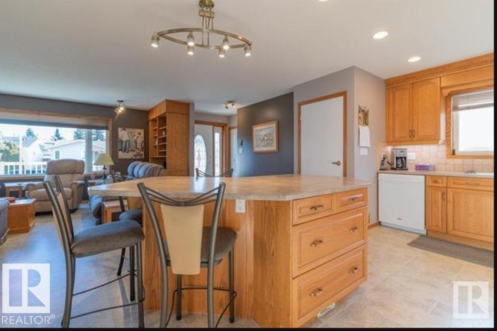 https://zimg.paragon.ice.com/ParagonImages/Property/PM/RAE/225401399/2/0/0/49393852262f343184f61b32fdef2a15/1/2c15c8ee0fd60a64860b15e4dda498fb/225401399-c4ace7f3-a6ab-4eb0-ad0b-83635896cd11.JPG