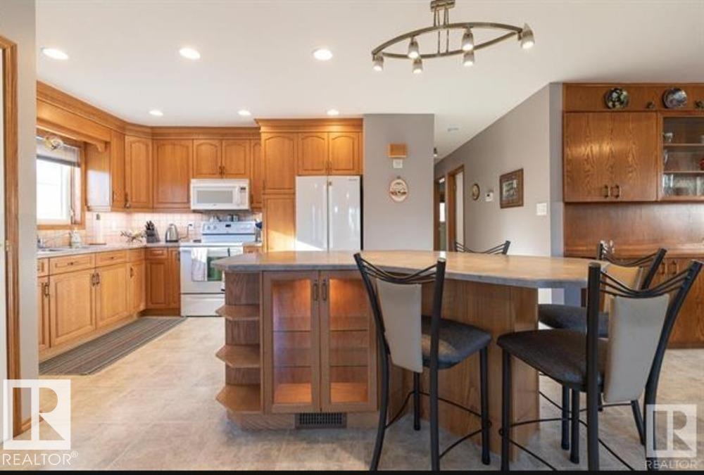 https://zimg.paragon.ice.com/ParagonImages/Property/PM/RAE/225401399/3/0/0/35a4bad7ee6ec3791eb2c6c761cde114/1/2c15c8ee0fd60a64860b15e4dda498fb/225401399-812a614f-7b30-4c14-895e-a59d8071aba9.JPG