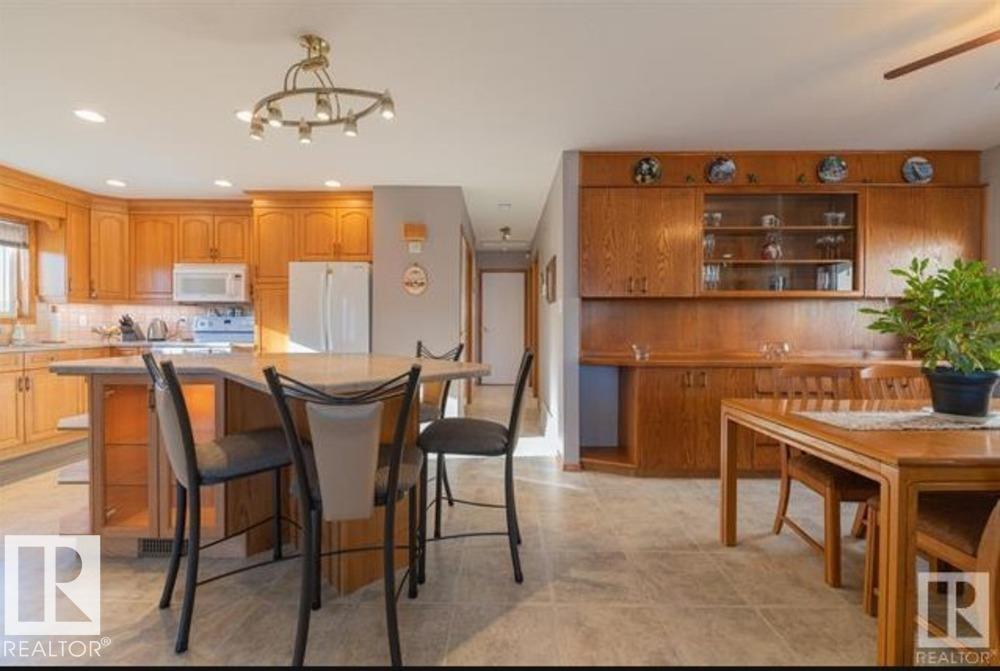 https://zimg.paragon.ice.com/ParagonImages/Property/PM/RAE/225401399/4/0/0/53207819b01cd3d8f81d1ca4b297cc00/1/2c15c8ee0fd60a64860b15e4dda498fb/225401399-a9d31146-cfed-42a0-a376-c360d5dbedd2.JPG