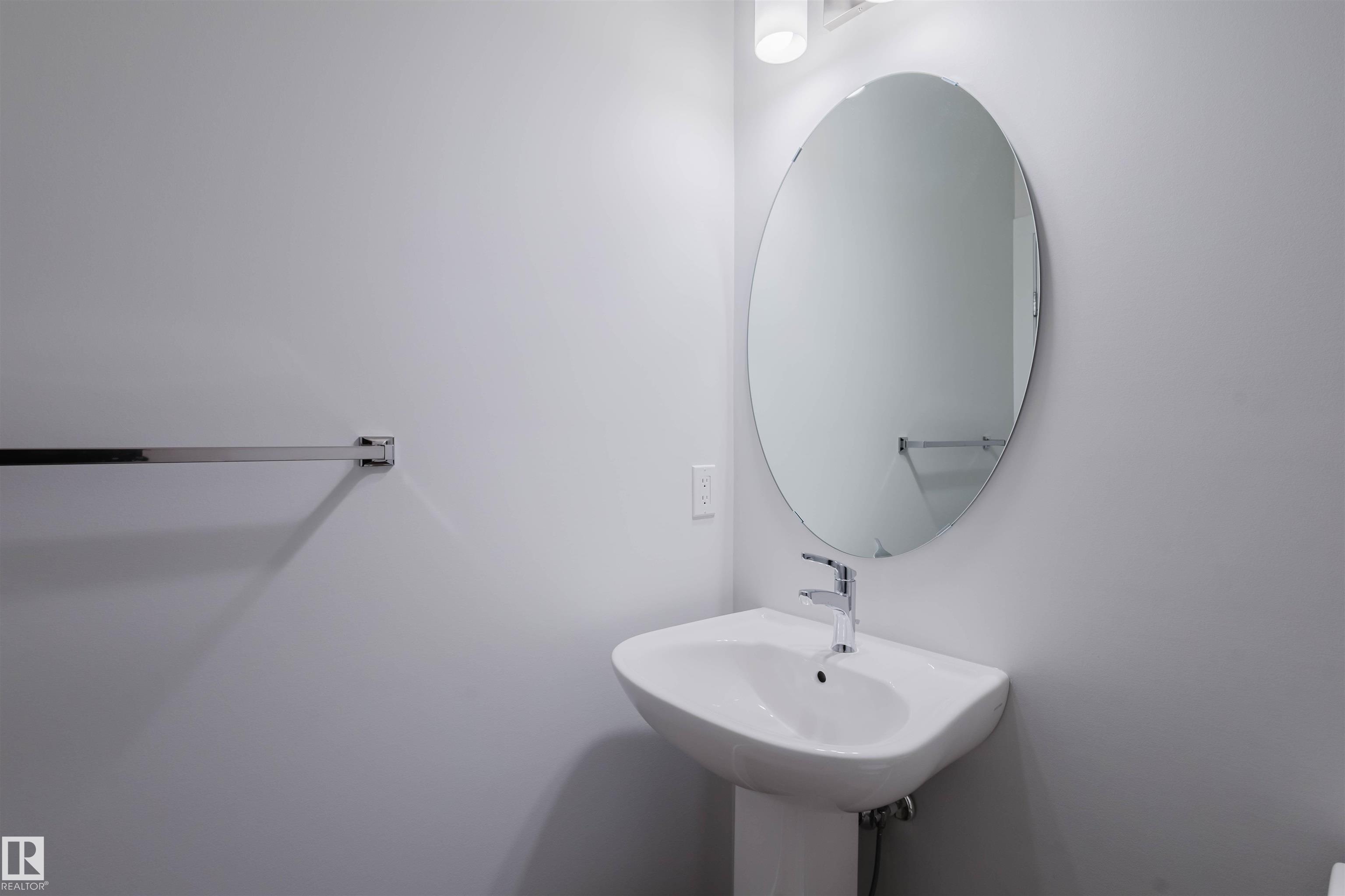 https://zimg.paragon.ice.com/ParagonImages/Property/PM/RAE/225401410/7/0/0/713902cae3a70ff035f7cb54e626e73b/1/a3b07d65128b8af7cc60fba05bf1b36f/225401410-e6d76ec4-5af7-4f5b-a1eb-9dcade02d638.JPG