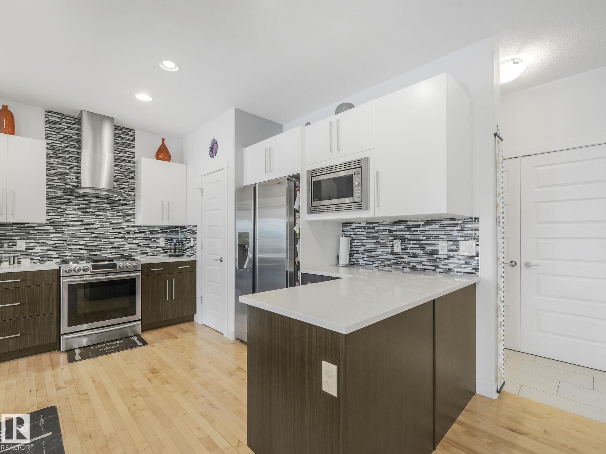 https://zimg.paragon.ice.com/ParagonImages/Property/PM/RAE/225401415/26/0/0/86f5ed24c7be0e651778a07cc522605f/1/200f5b7c7e7aea4e3d3ff4dcb5e7b163/225401415-531F9C59-2A42-468F-A5F0-A8EDF551B192.JPG