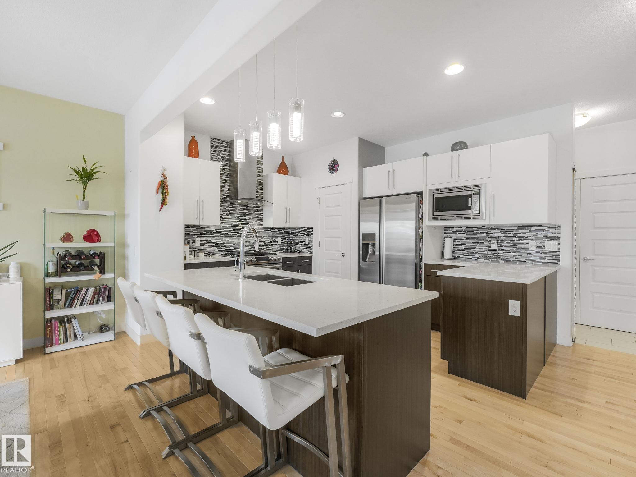 https://zimg.paragon.ice.com/ParagonImages/Property/PM/RAE/225401415/27/0/0/d635fbca4ee61b65a060ecc90e0ca982/1/200f5b7c7e7aea4e3d3ff4dcb5e7b163/225401415-DFA19319-FCB2-4C8B-8BF4-3887419780BA.JPG