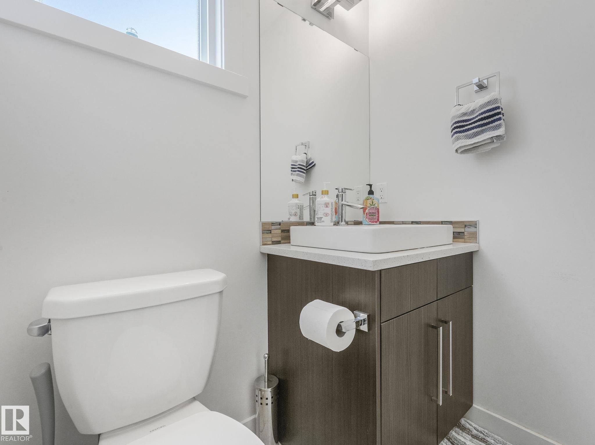 https://zimg.paragon.ice.com/ParagonImages/Property/PM/RAE/225401415/41/0/0/f9b2610f20c66abab89504ecc633da90/1/200f5b7c7e7aea4e3d3ff4dcb5e7b163/225401415-FB6FF86E-82B8-45A9-8639-3C6D8BD90DE2.JPG