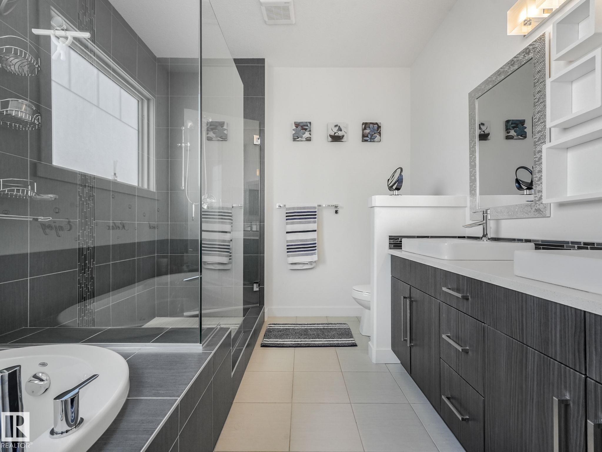 https://zimg.paragon.ice.com/ParagonImages/Property/PM/RAE/225401415/50/0/0/5974b66f04035e749a53527f229c3795/1/200f5b7c7e7aea4e3d3ff4dcb5e7b163/225401415-AC3A6E13-2E9E-4E71-A02D-39908B20A998.JPG