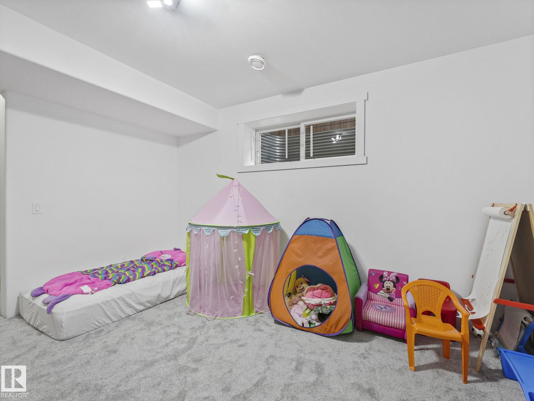 https://zimg.paragon.ice.com/ParagonImages/Property/PM/RAE/225401415/66/0/0/d32e3bf73e446dd62268942c27664178/1/200f5b7c7e7aea4e3d3ff4dcb5e7b163/225401415-F756C47D-17E2-4BDB-8040-D53F13577C88.JPG