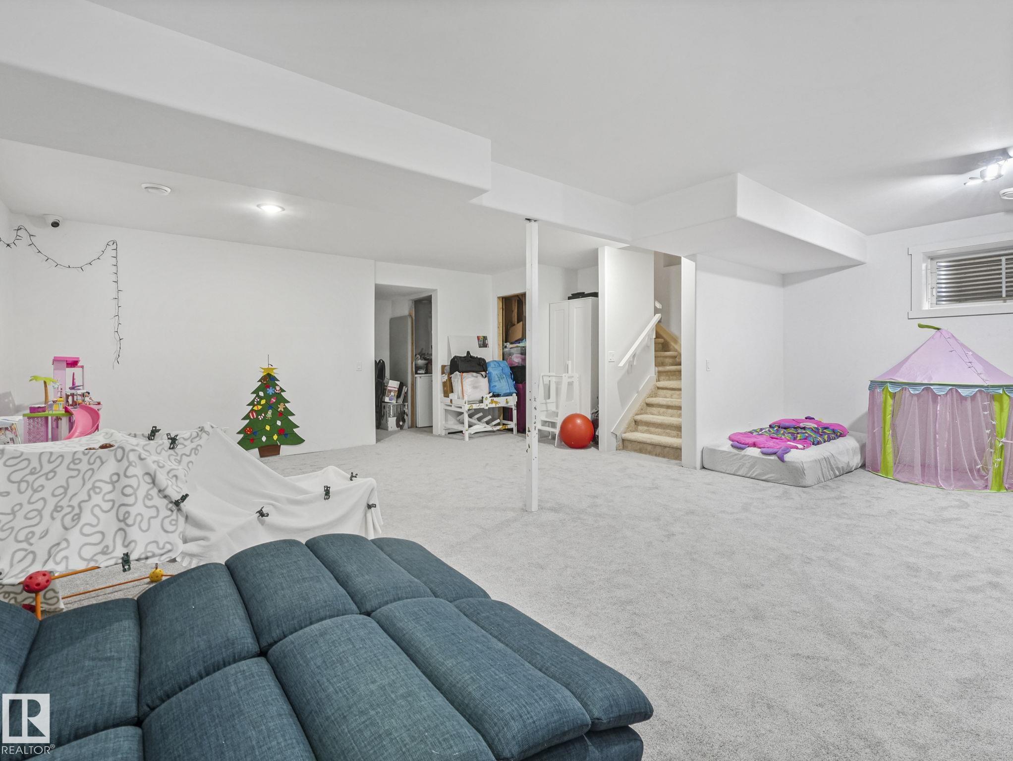 https://zimg.paragon.ice.com/ParagonImages/Property/PM/RAE/225401415/68/0/0/818e9a40e4aa3beb80a2403f398ebac4/1/200f5b7c7e7aea4e3d3ff4dcb5e7b163/225401415-93D28597-7A5A-4574-ADAA-244545DC82B9.JPG