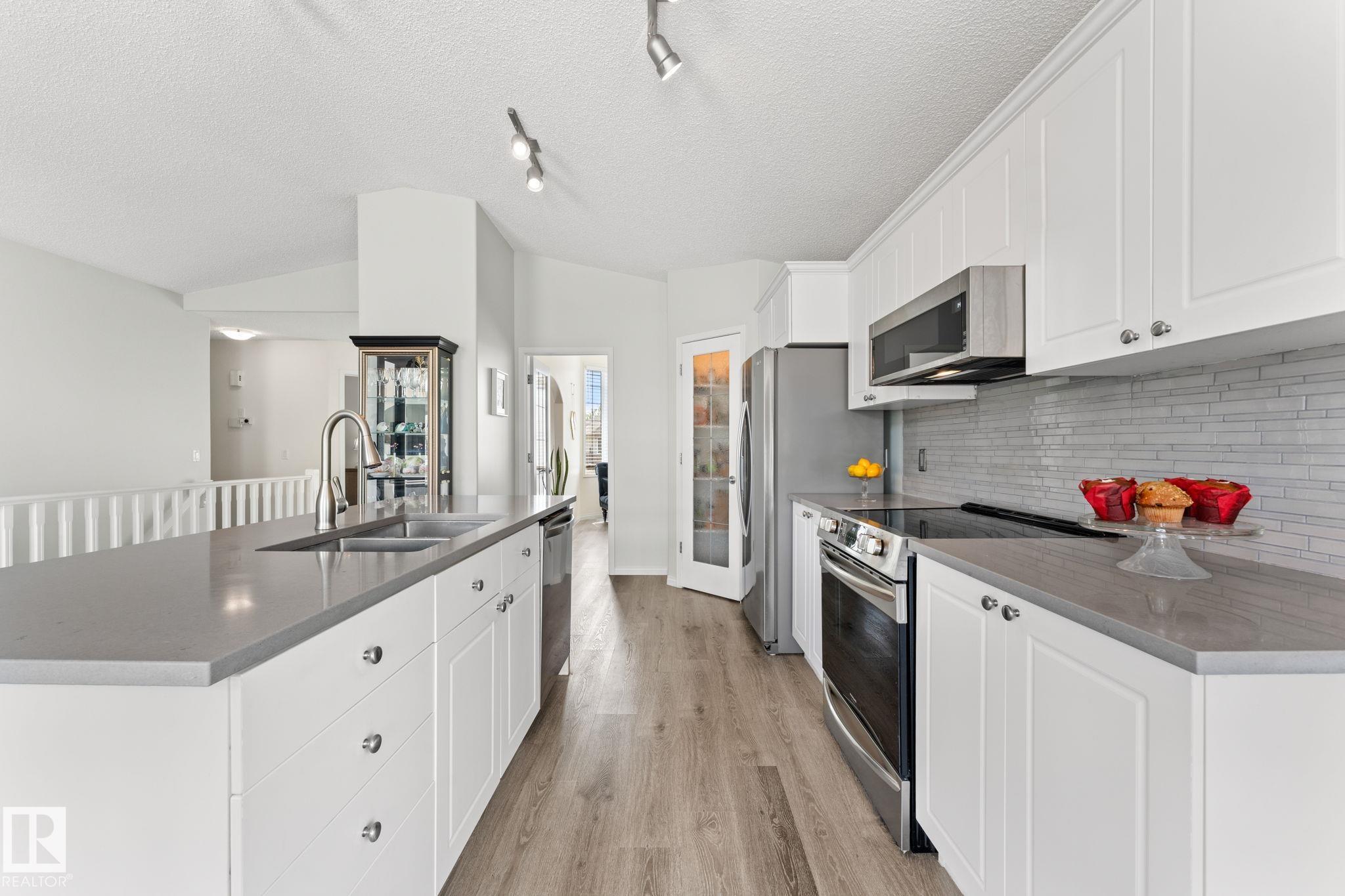 Photo 16 at 6 - 10848 8 Avenue SW, Richford, Edmonton