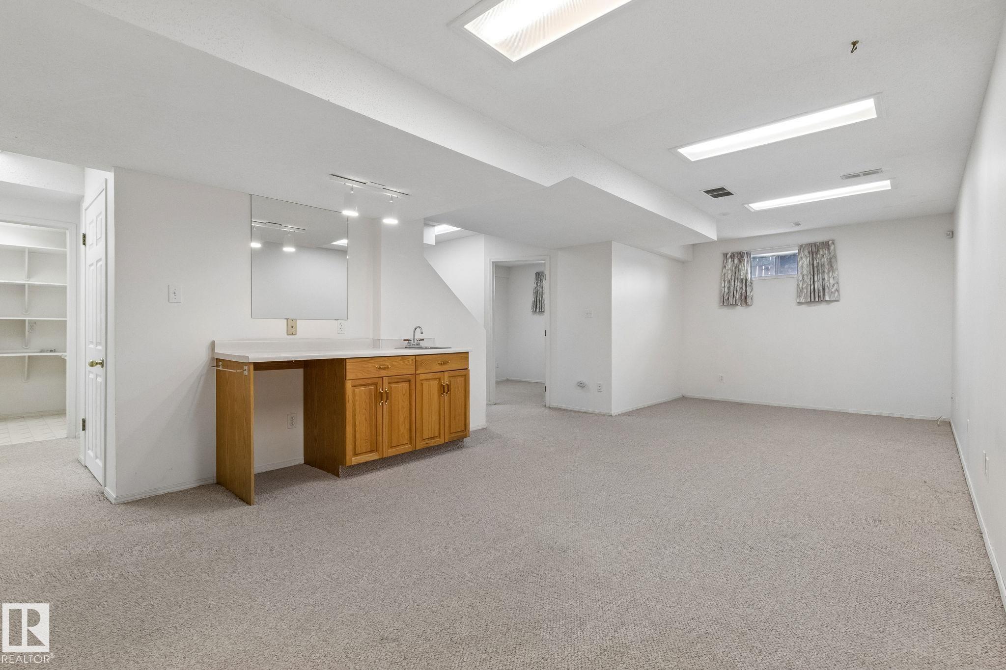 https://zimg.paragon.ice.com/ParagonImages/Property/PM/RAE/225401422/32/0/0/53507ce906cd09a2d6c1cf608f7d52d4/1/14d6b58d9848c897289349da1ee81941/225401422-805a61e4-4596-4eec-9fcd-87c83dd7110e.JPG