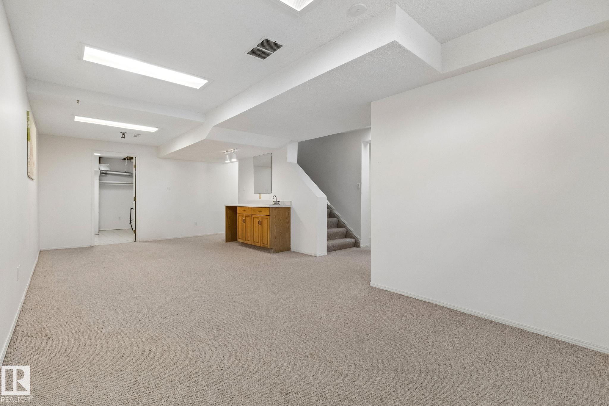 https://zimg.paragon.ice.com/ParagonImages/Property/PM/RAE/225401422/33/0/0/b1ec898e8687251079e177a1aaccd8f0/1/14d6b58d9848c897289349da1ee81941/225401422-7f430be2-690f-4d9c-b266-adf686f1be25.JPG