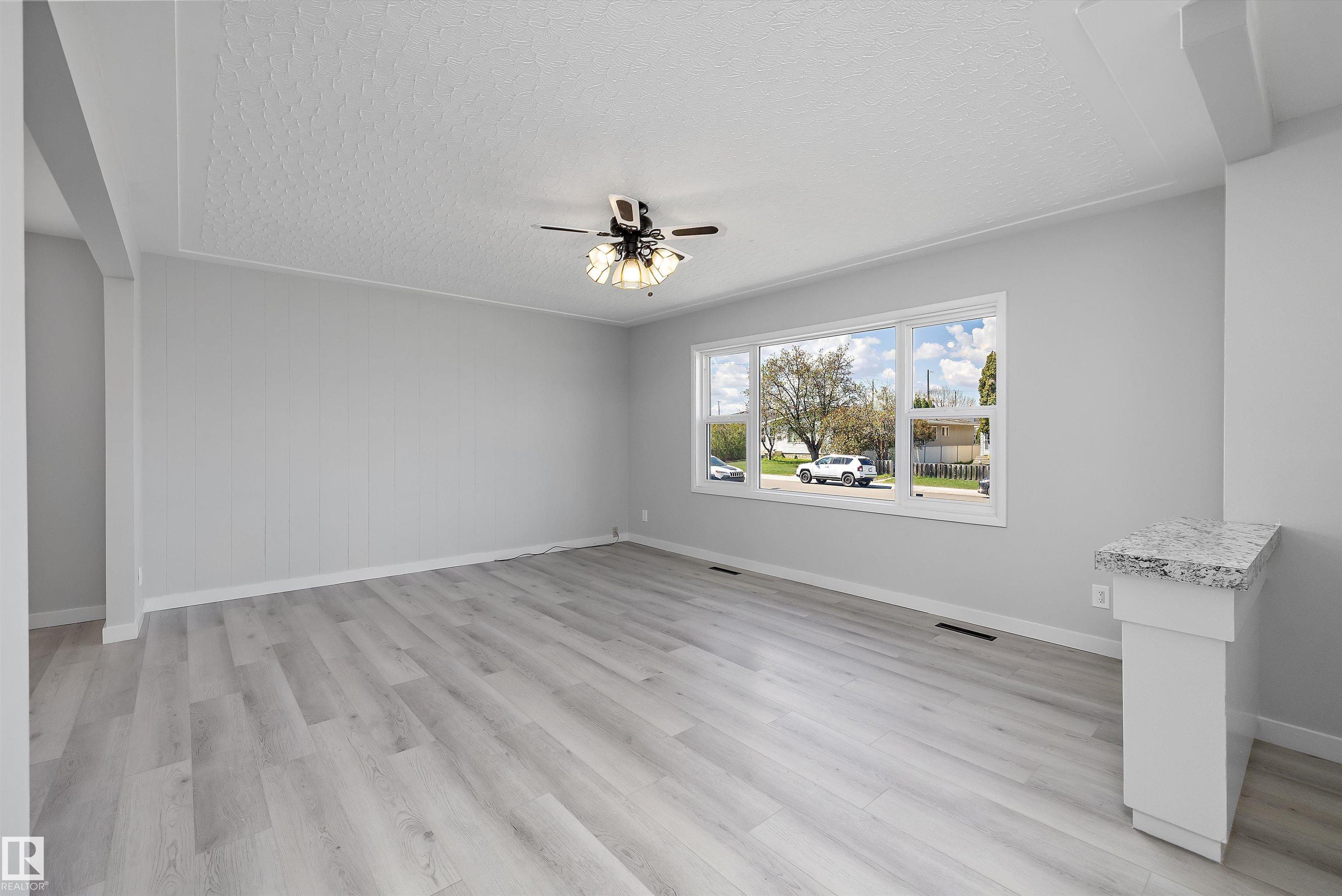 12715 / 12717 93 Street NW, Killarney, Edmonton