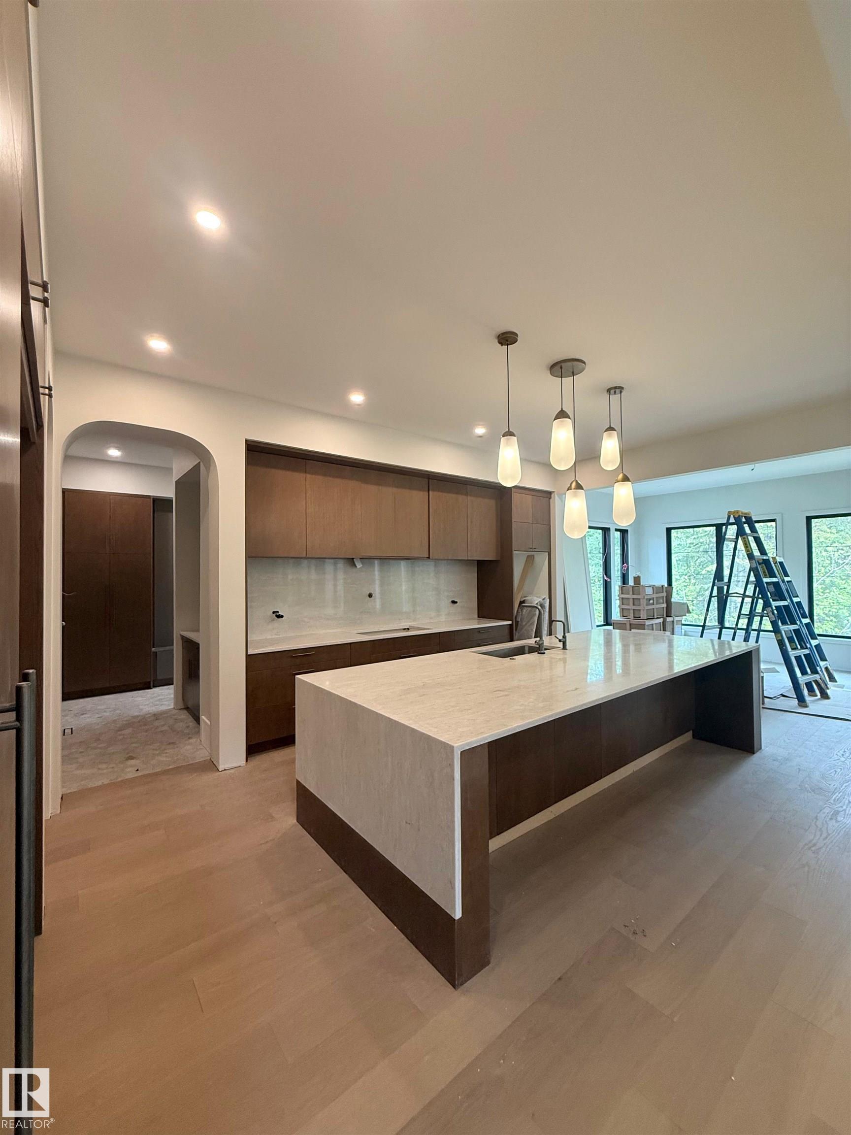 https://zimg.paragon.ice.com/ParagonImages/Property/PM/RAE/225401425/7/0/0/aa53db106f57c1a04e4139fe06e31dd9/1/d64008e23b7ef9e662ee3e0e93f575b4/225401425-76942be2-9a2b-4ff0-aee2-154486689014.JPG