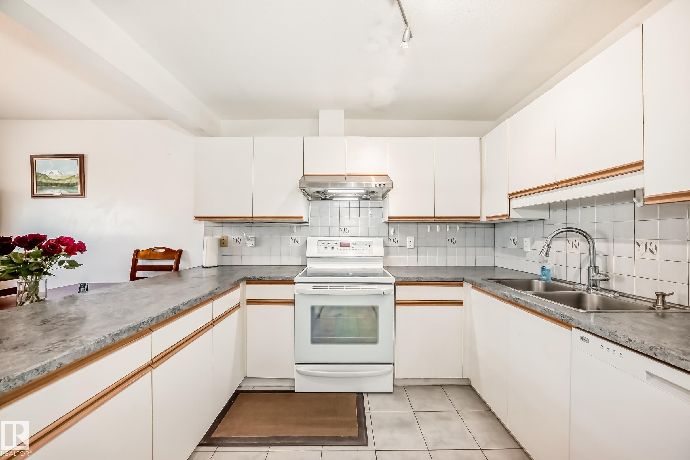 28 - 9520 174 Street NW, Terra Losa, Edmonton