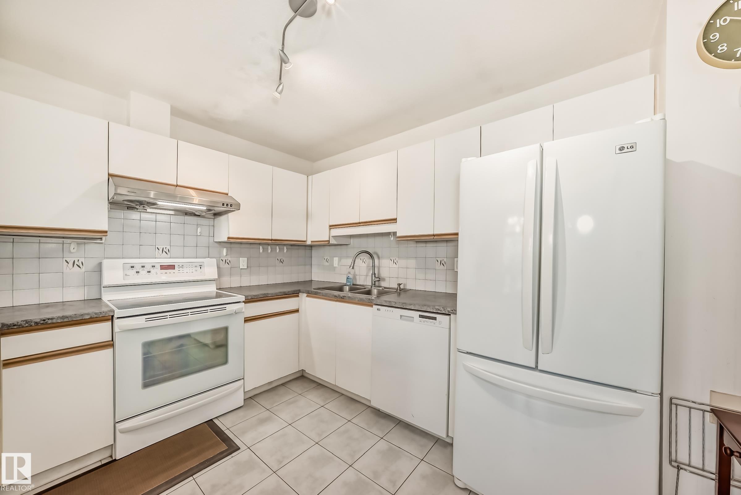 28 - 9520 174 Street NW, Terra Losa, Edmonton