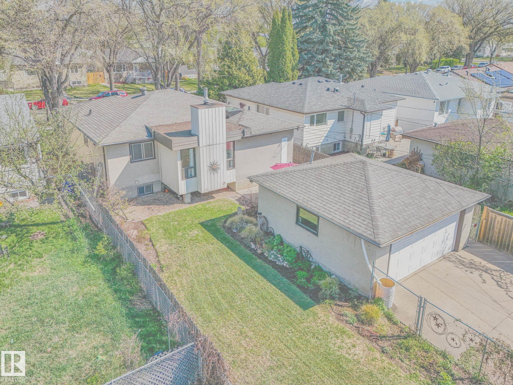 Photo 14 at 9635 64 Avenue NW, Hazeldean, Edmonton