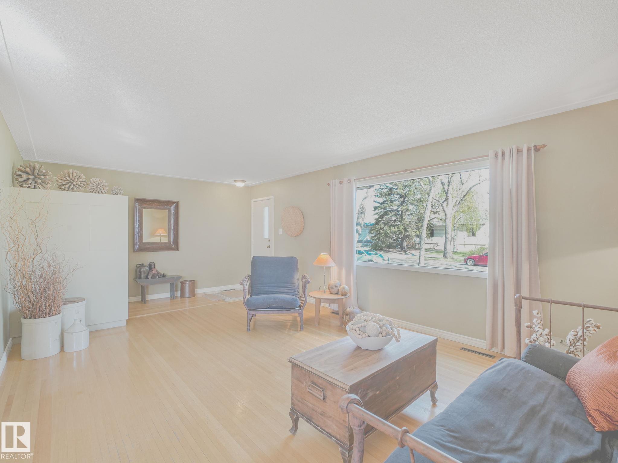 Photo 32 at 9635 64 Avenue NW, Hazeldean, Edmonton