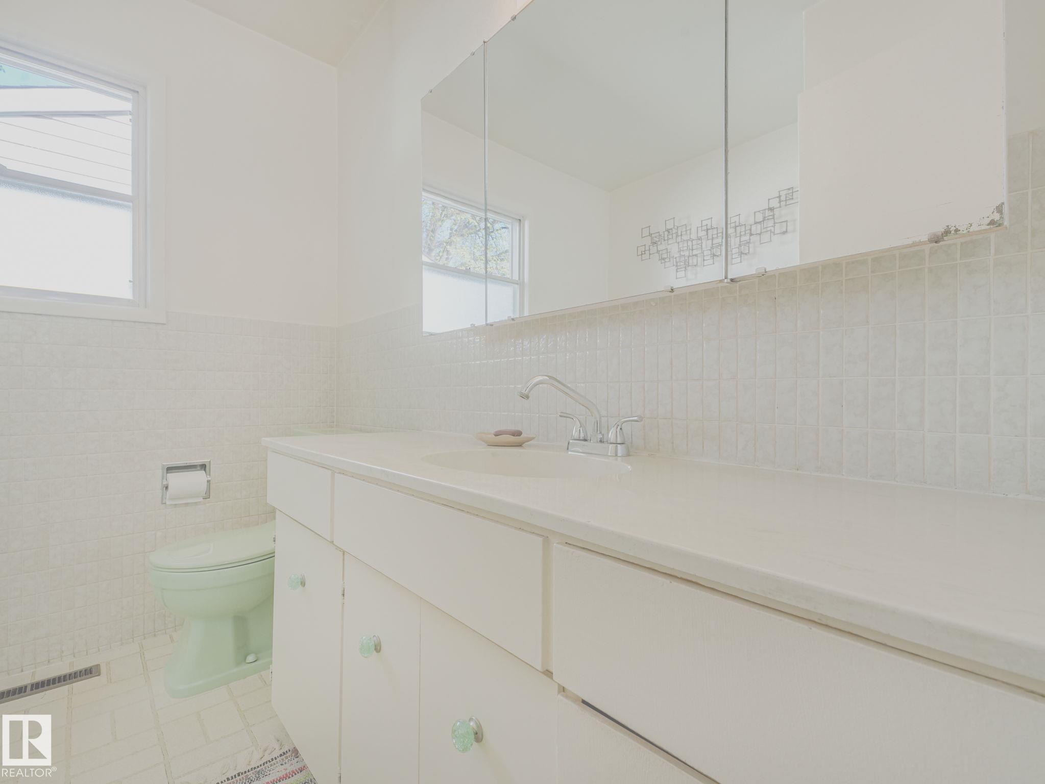 Photo 38 at 9635 64 Avenue NW, Hazeldean, Edmonton