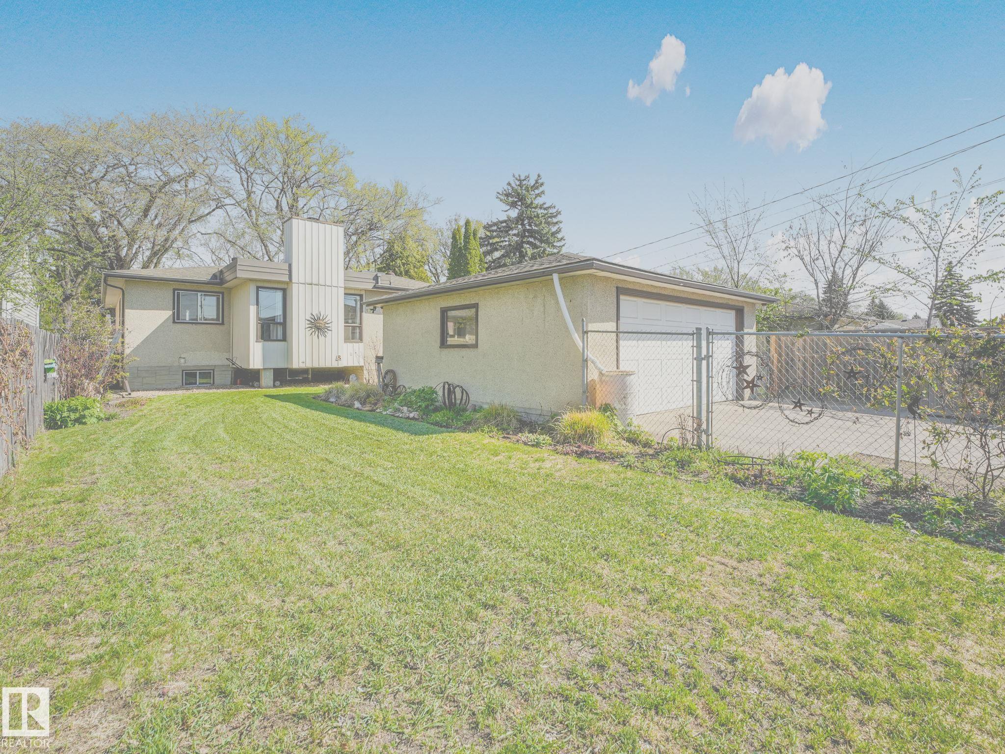 Photo 7 at 9635 64 Avenue NW, Hazeldean, Edmonton