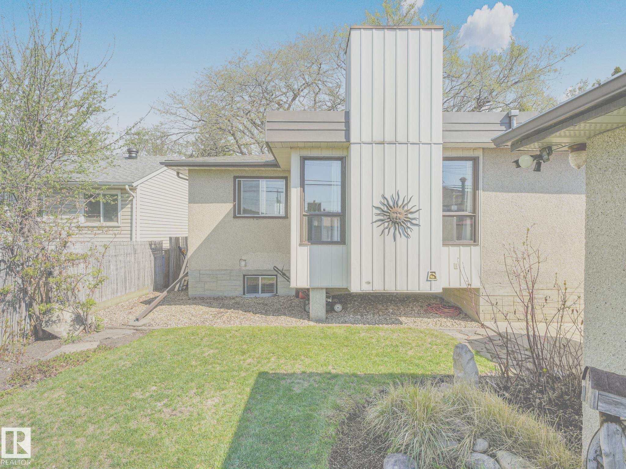 Photo 9 at 9635 64 Avenue NW, Hazeldean, Edmonton