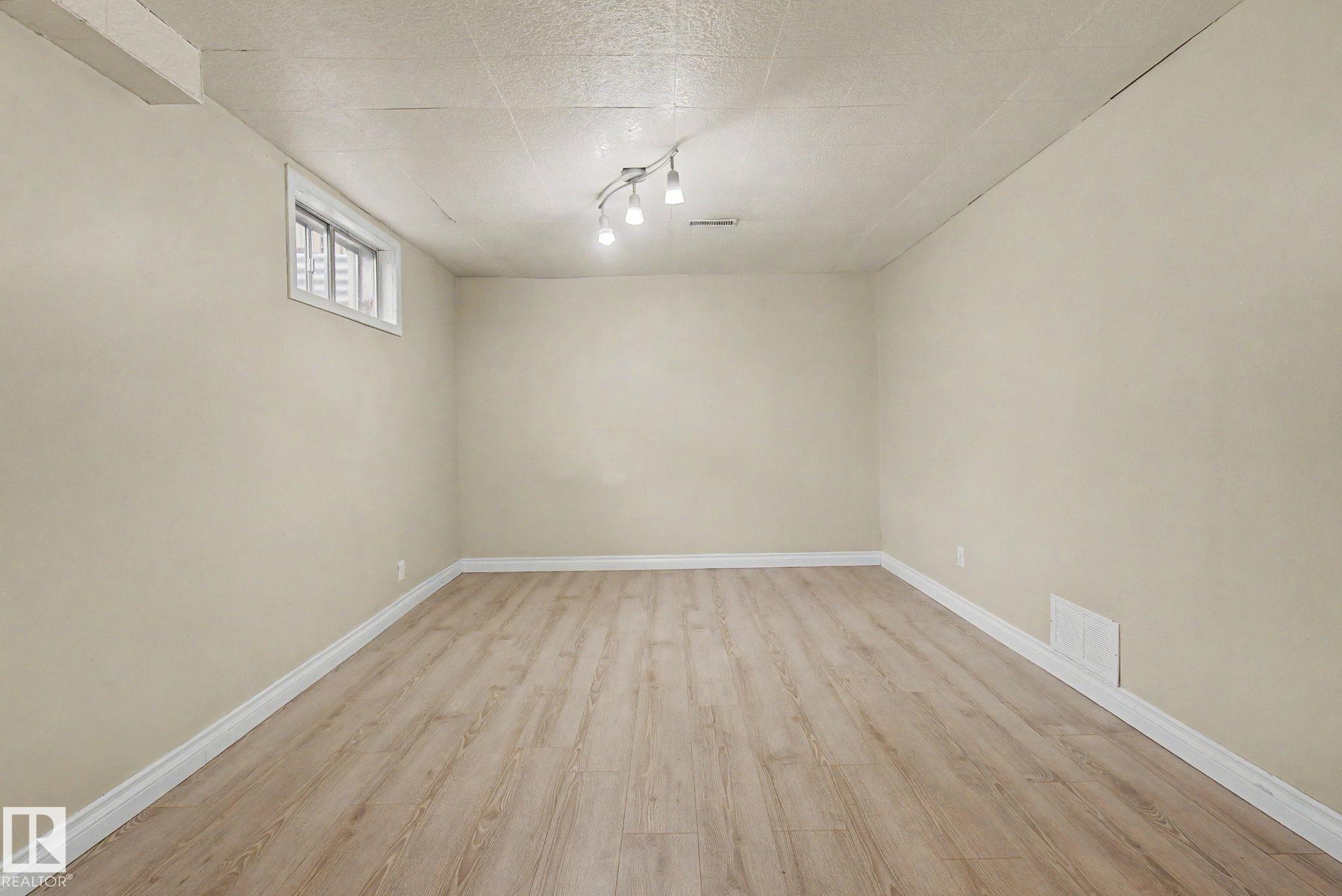 https://zimg.paragon.ice.com/ParagonImages/Property/PM/RAE/225401435/26/0/0/c45c96bfdbaee5d5af1cd597d7eb2289/1/9602d762c49bd3de33e29ac2be05836c/225401435-9d513fae-a8f8-4286-a54a-c032f151ed6b.JPG