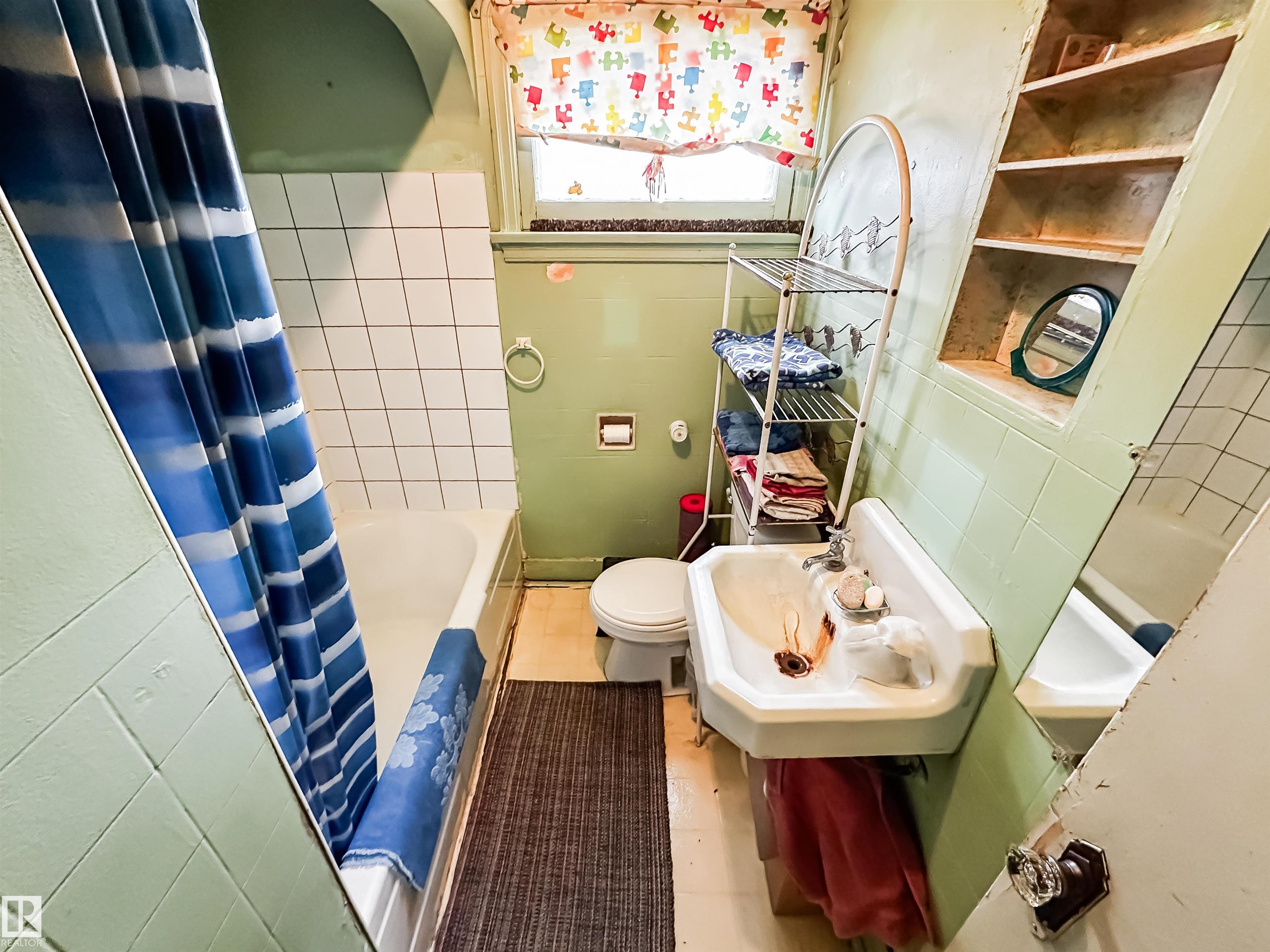 Photo 17 at 11345 93 Street NW, Alberta Avenue, Edmonton