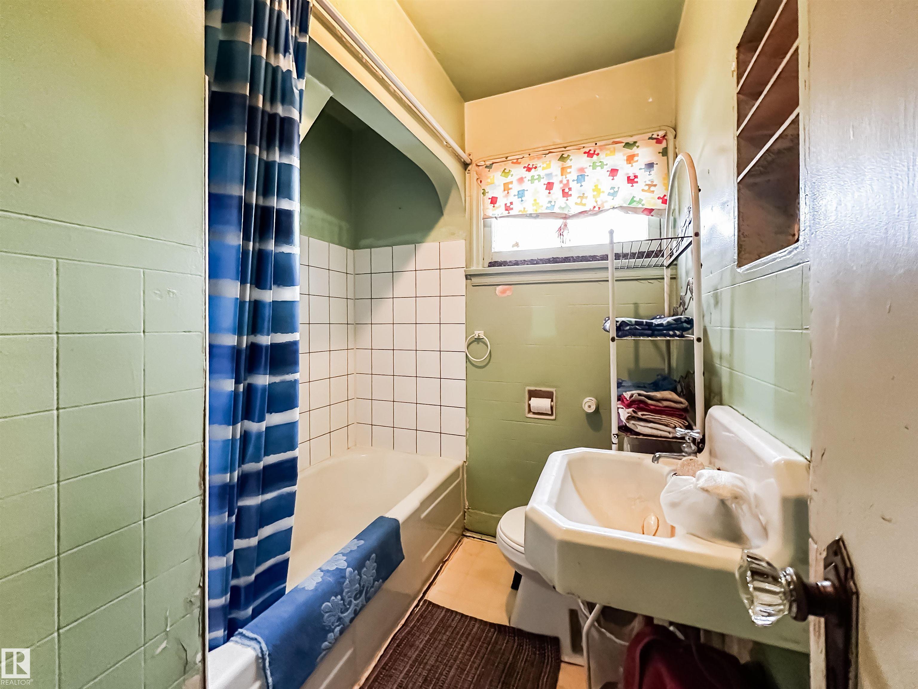Photo 18 at 11345 93 Street NW, Alberta Avenue, Edmonton