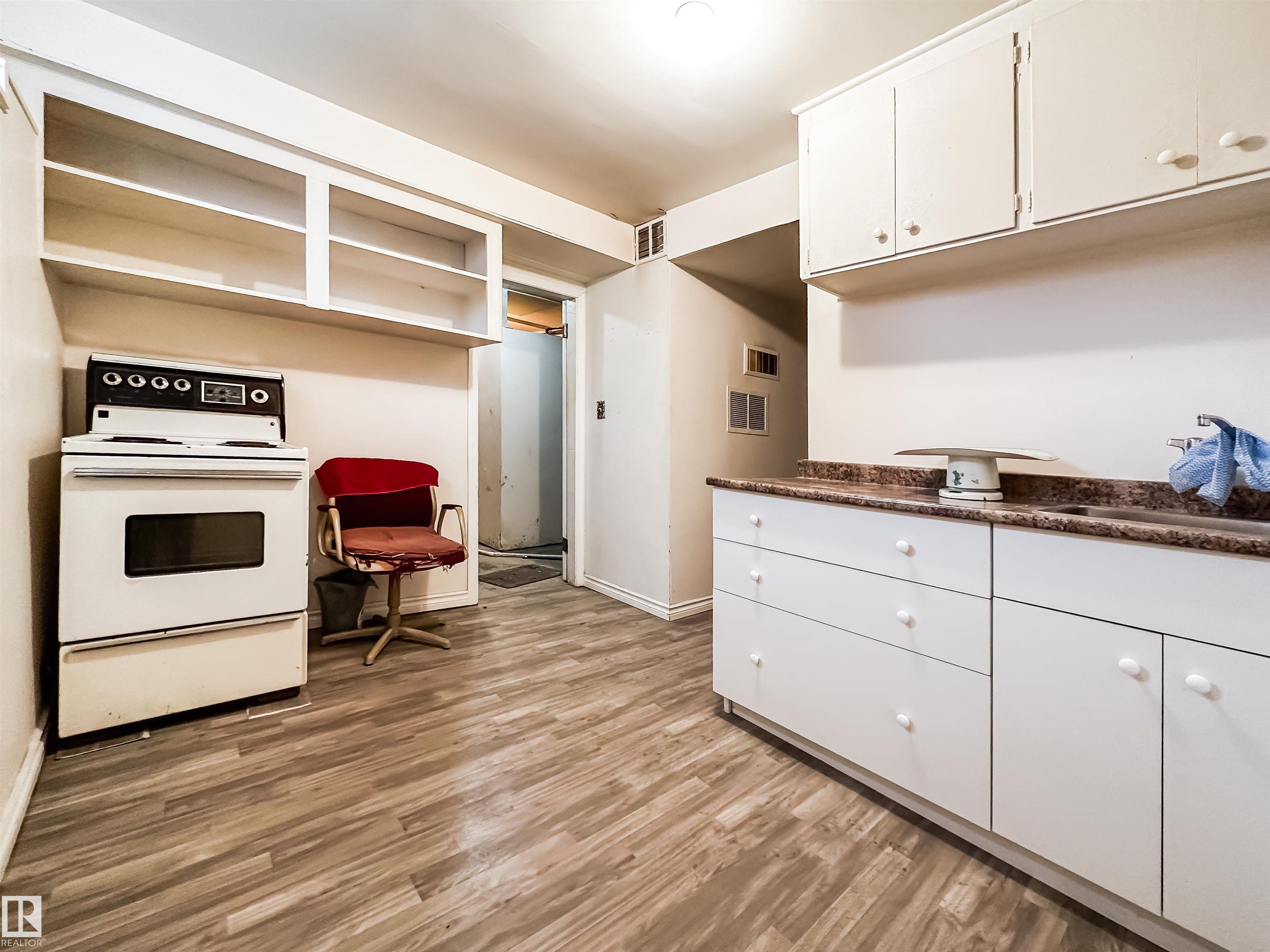 Photo 26 at 11345 93 Street NW, Alberta Avenue, Edmonton