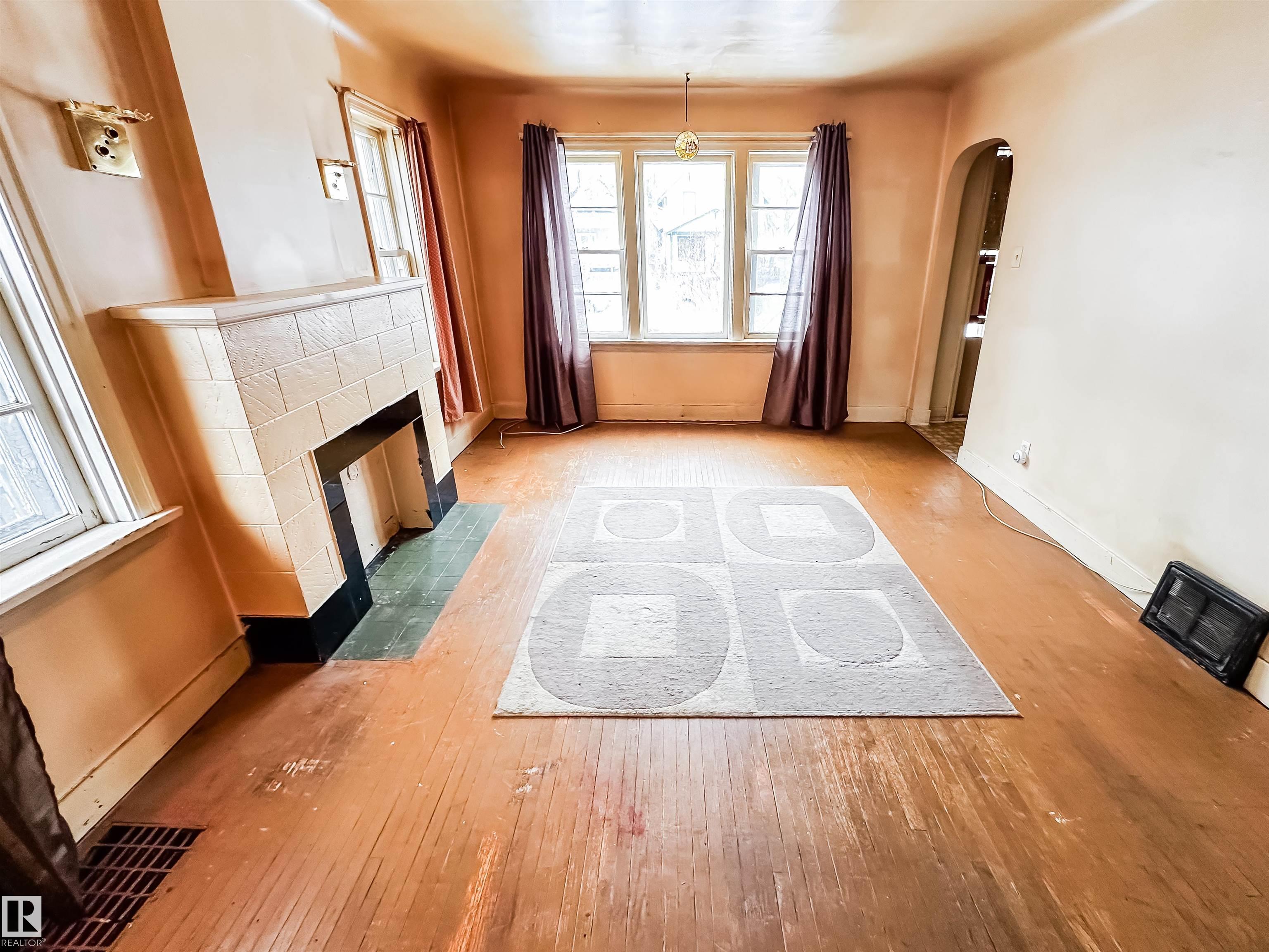 Photo 6 at 11345 93 Street NW, Alberta Avenue, Edmonton