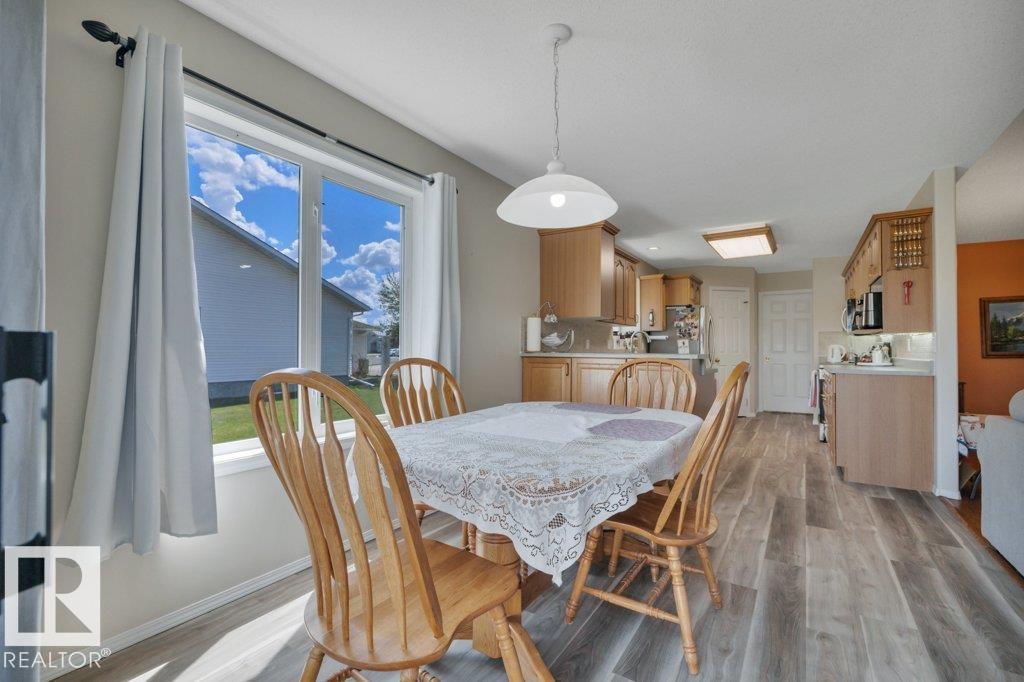 Photo 12 at 205 Ravine villa(s), Bridgeport, Leduc