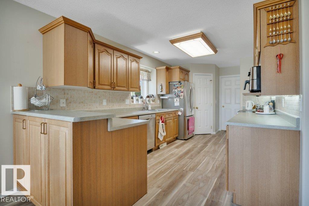 Photo 13 at 205 Ravine villa(s), Bridgeport, Leduc
