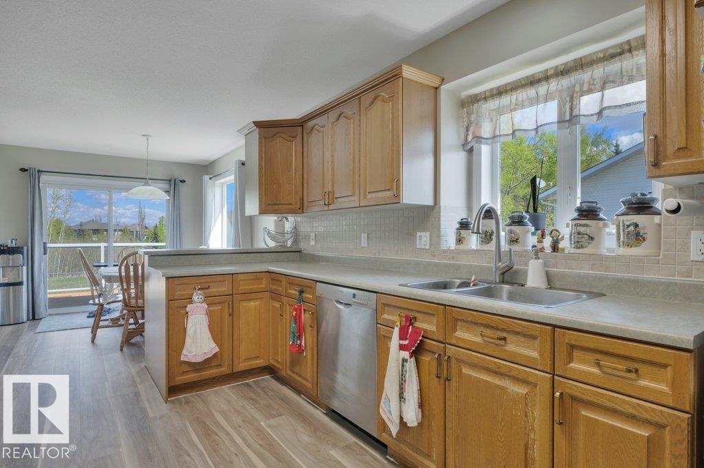 Photo 15 at 205 Ravine villa(s), Bridgeport, Leduc