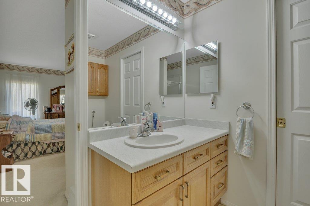 Photo 20 at 205 Ravine villa(s), Bridgeport, Leduc