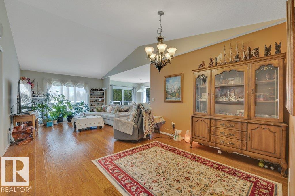 Photo 6 at 205 Ravine villa(s), Bridgeport, Leduc