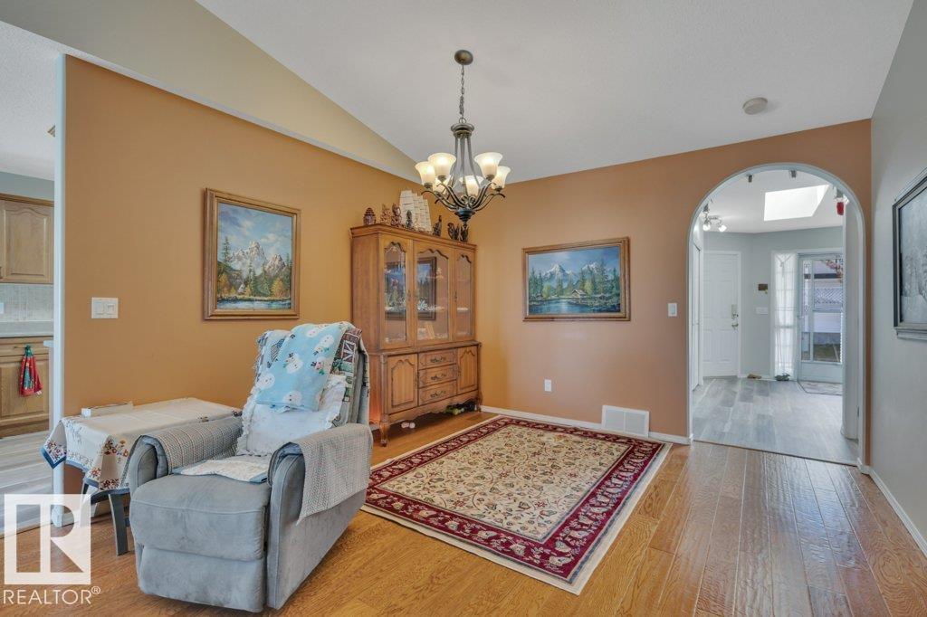 Photo 7 at 205 Ravine villa(s), Bridgeport, Leduc